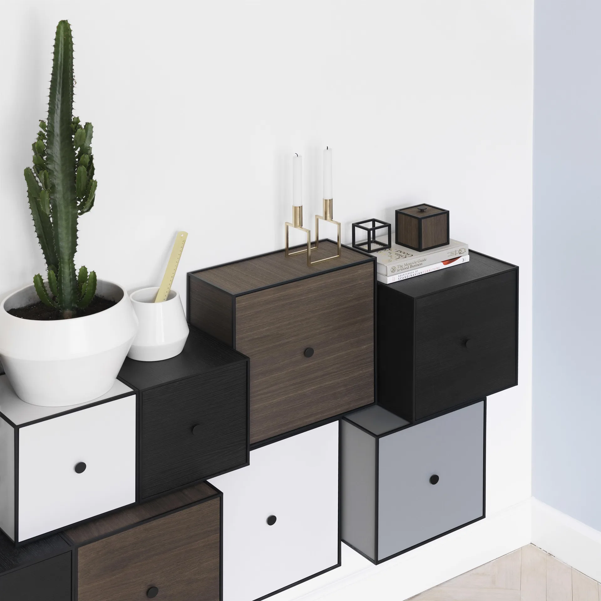 Cube avec porte Frame 42, Chêne fumé Audo Copenhagen