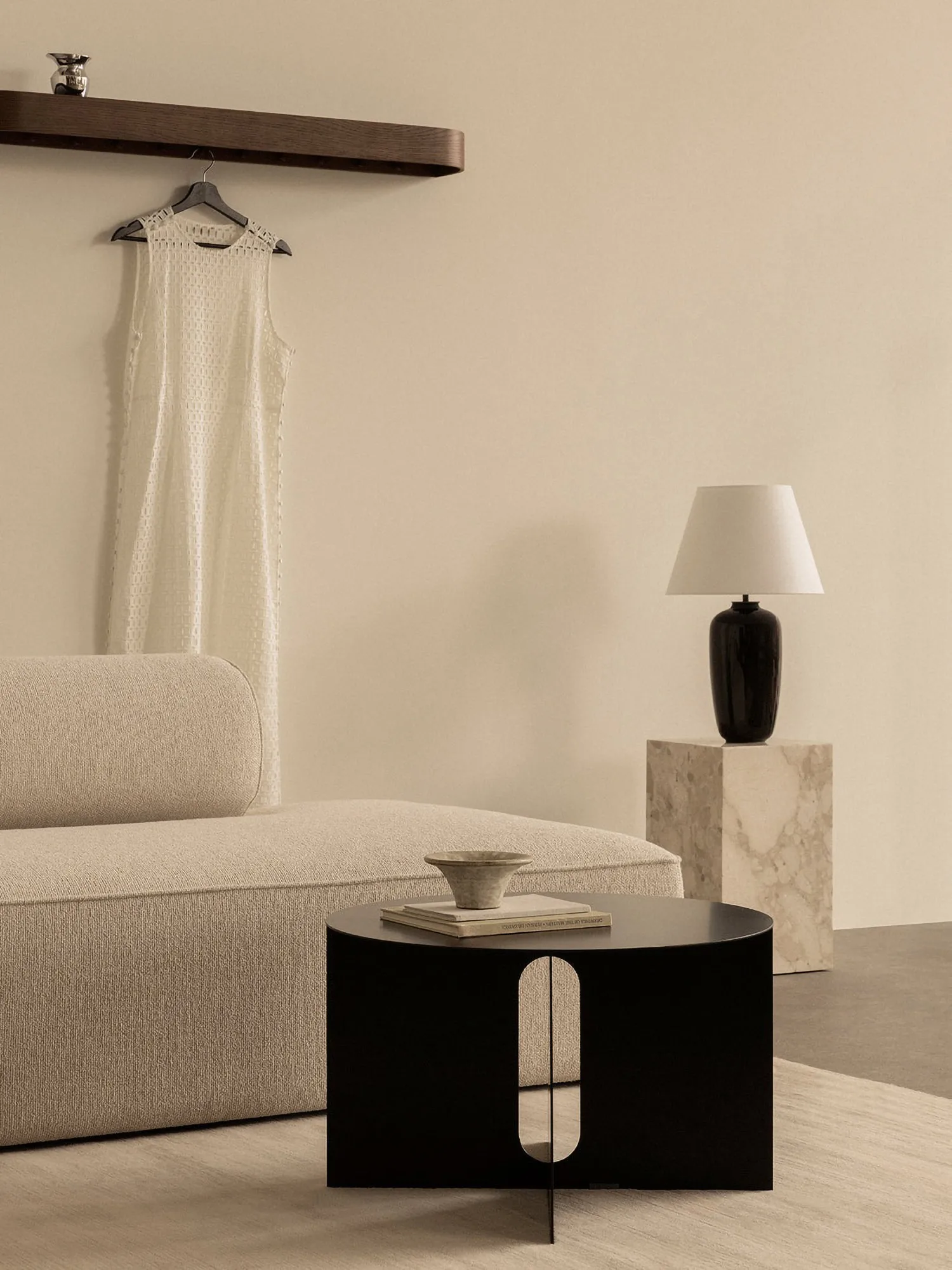 Étagère à crochets Epoch 118 cm, Dark stained oak-black Audo Copenhagen