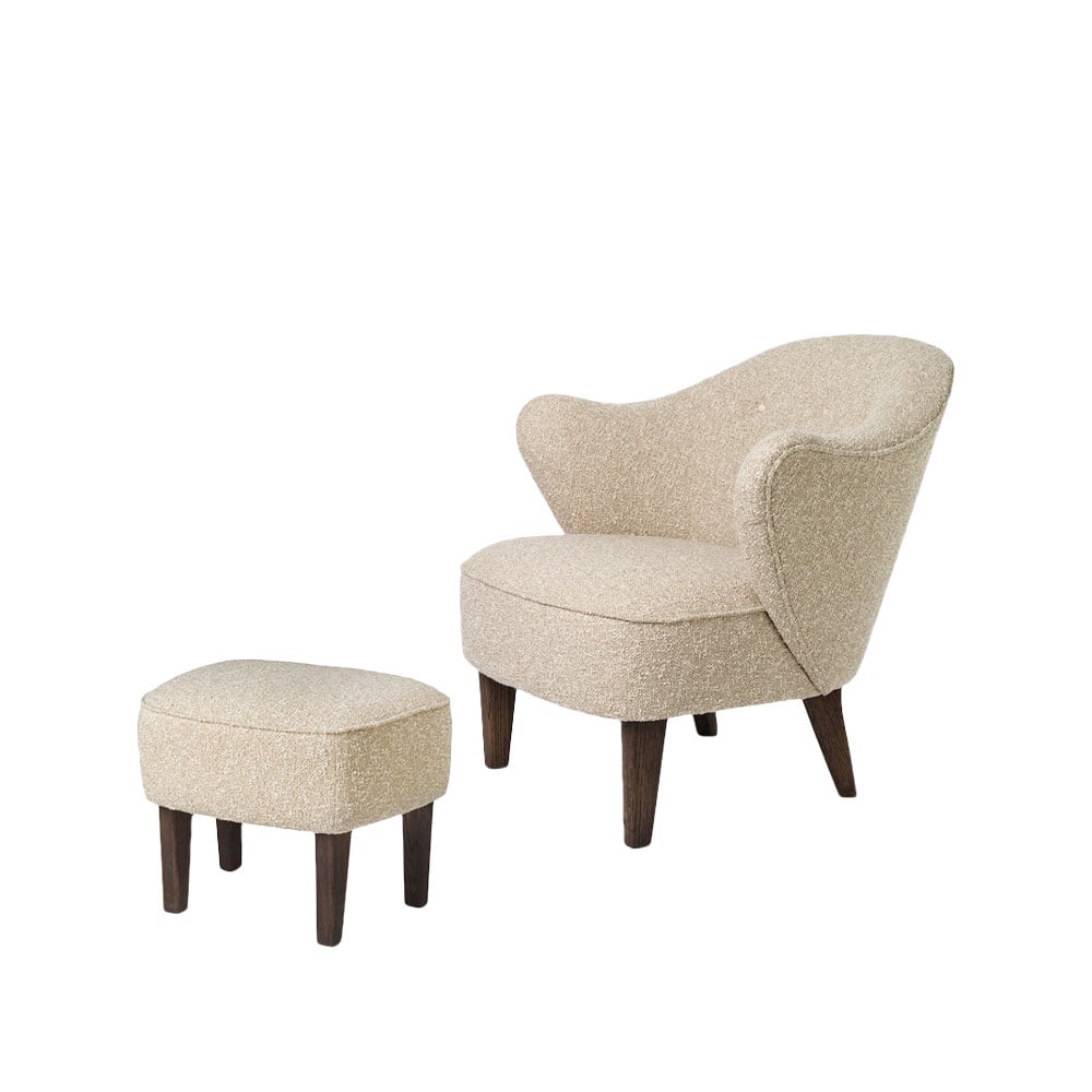 Audo Copenhagen / by Lassen Fauteuil et repose-pieds Ingeborg tissu sahcozero beige, repose-pieds inclus, pieds en chêne fumé
