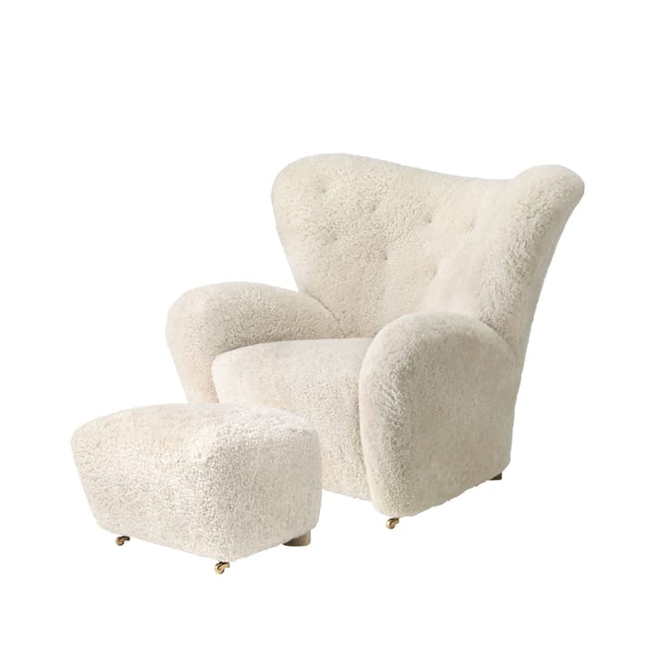 Fauteuil et repose-pieds The Tired Man, peau de mouton moonlight, repose-pieds inclus, pieds en chêne fumé Audo Copenhagen