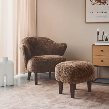 Fauteuil Ingeborg - peau de mouton sahara, pieds en chêne fumé - Audo Copenhagen