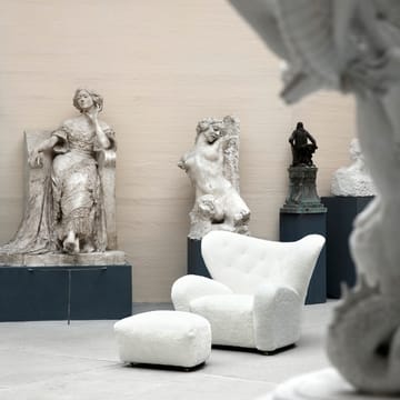 Fauteuil The Tired Man - peau de mouton moonlight, pieds en chêne naturel - Audo Copenhagen