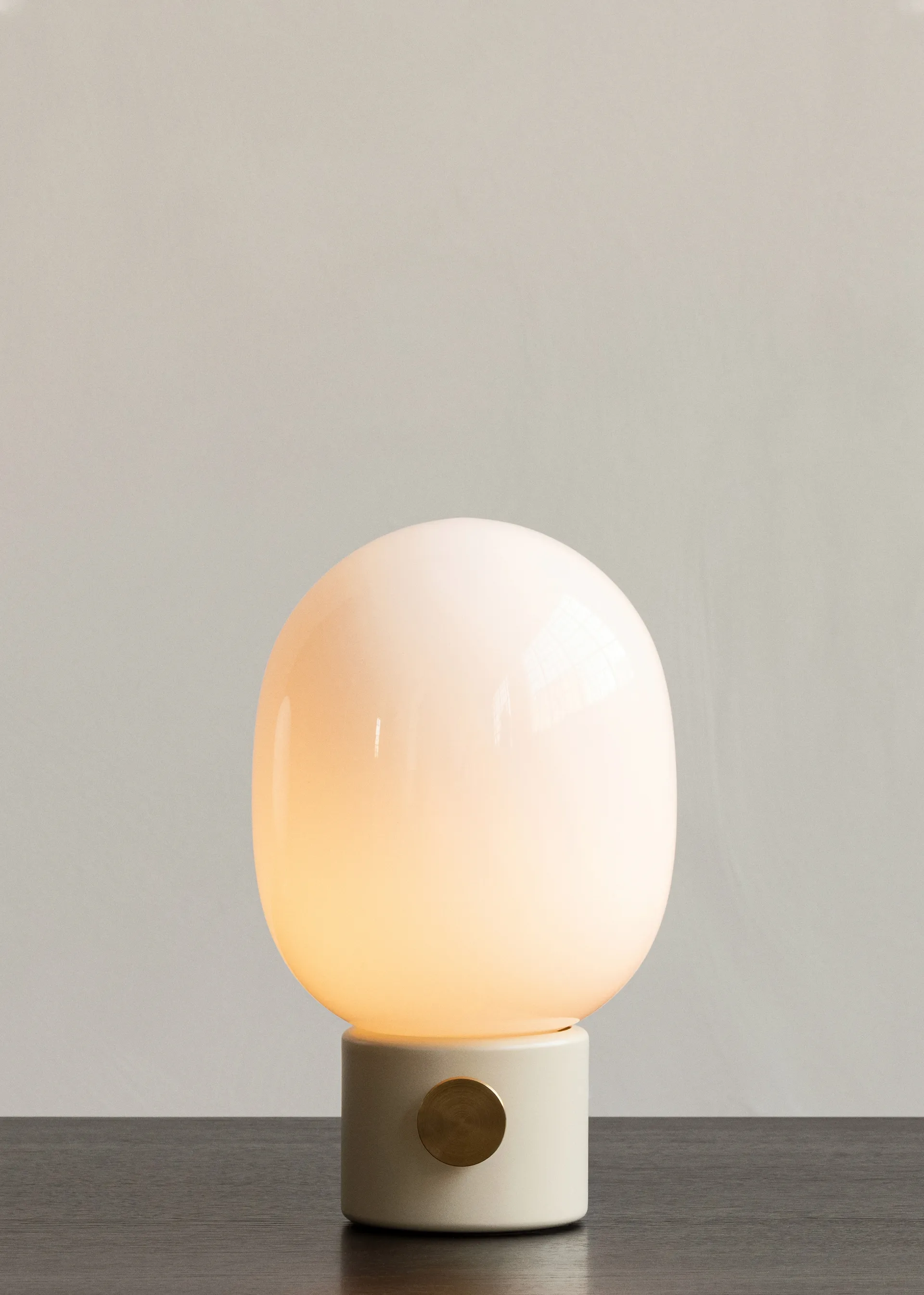Lampe de table JWDA, Alabaster white, Small Audo Copenhagen