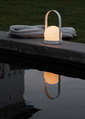 Lampe de table portable Carrie - Blanc - Audo Copenhagen
