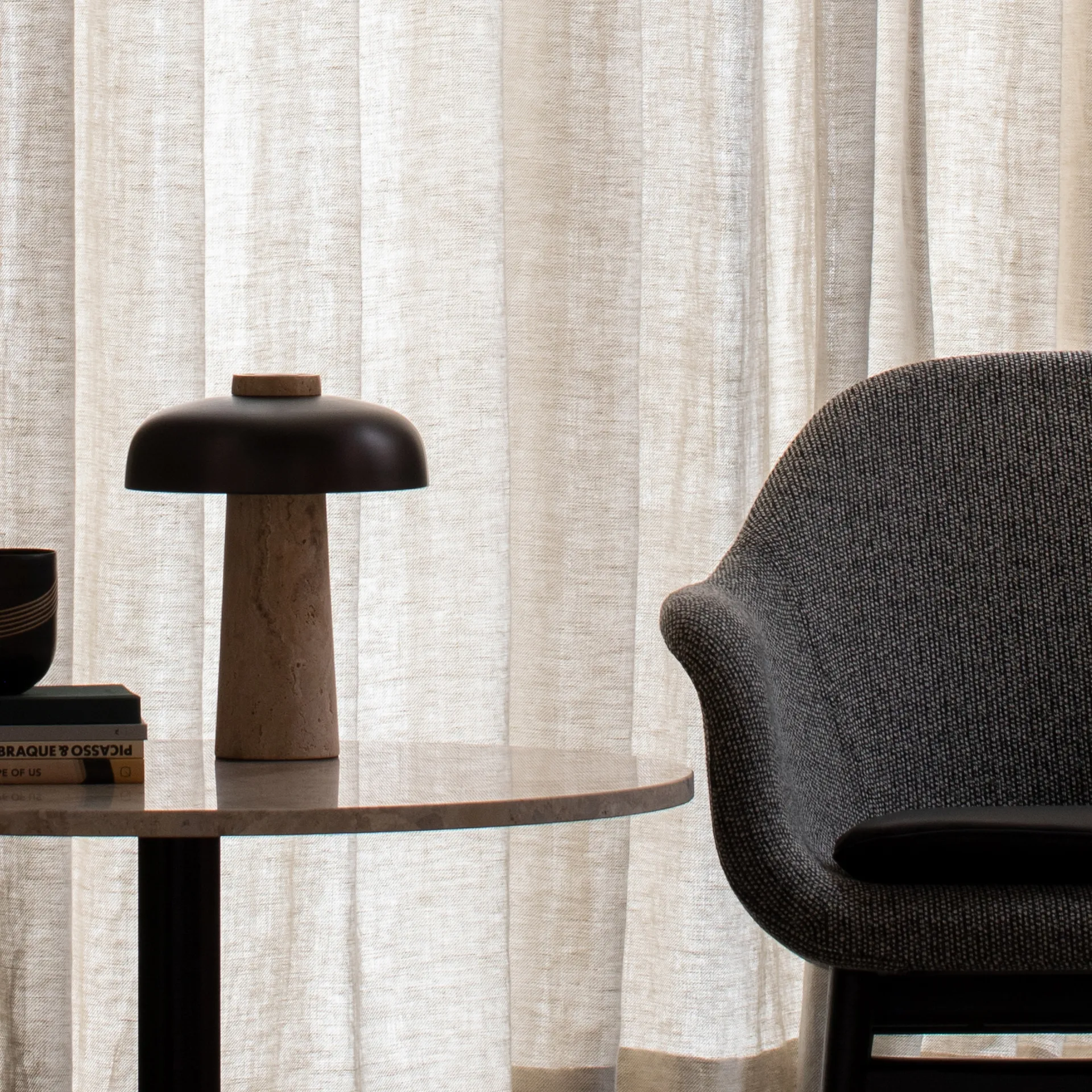 Lampe de table Reverse 30 cm, Travertin-laiton bronzé Audo Copenhagen