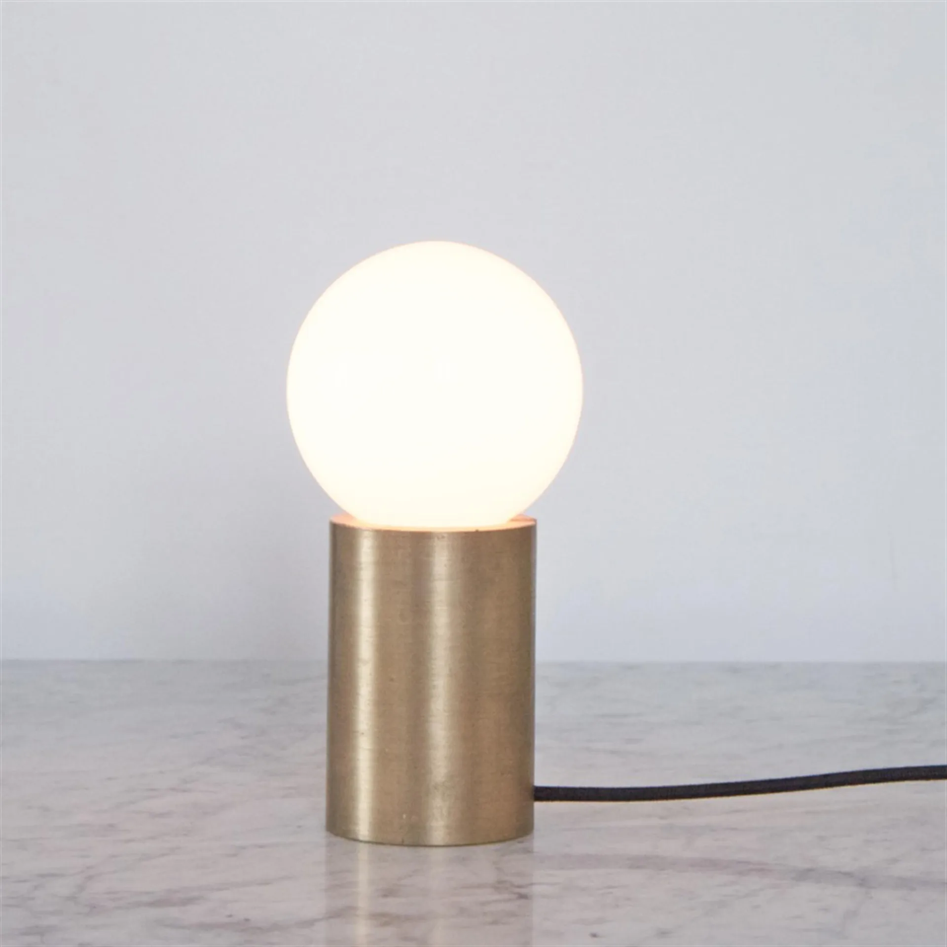 Lampe de table Socket, laiton brossé Audo Copenhagen
