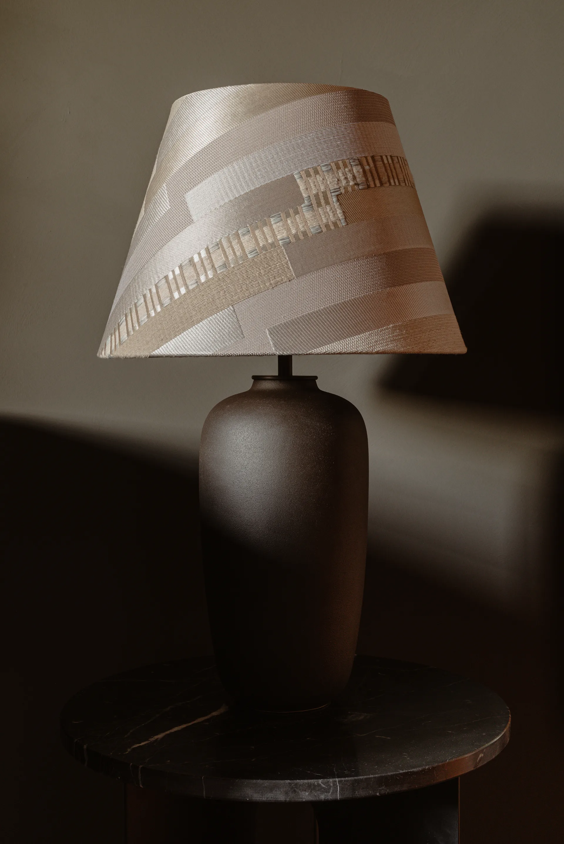 Lampe de table Torso 57 cm Limited Edition, Babelia-Plage de Coquillages Audo Copenhagen
