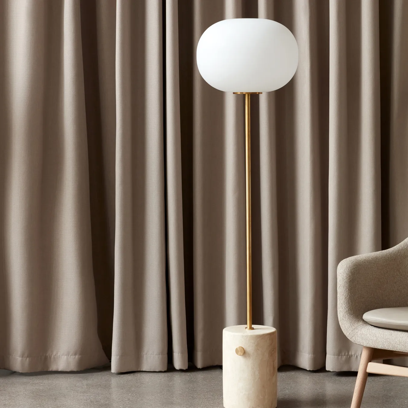 Lampe sur pied JWDA, Travertin-Laiton, 150 cm Audo Copenhagen