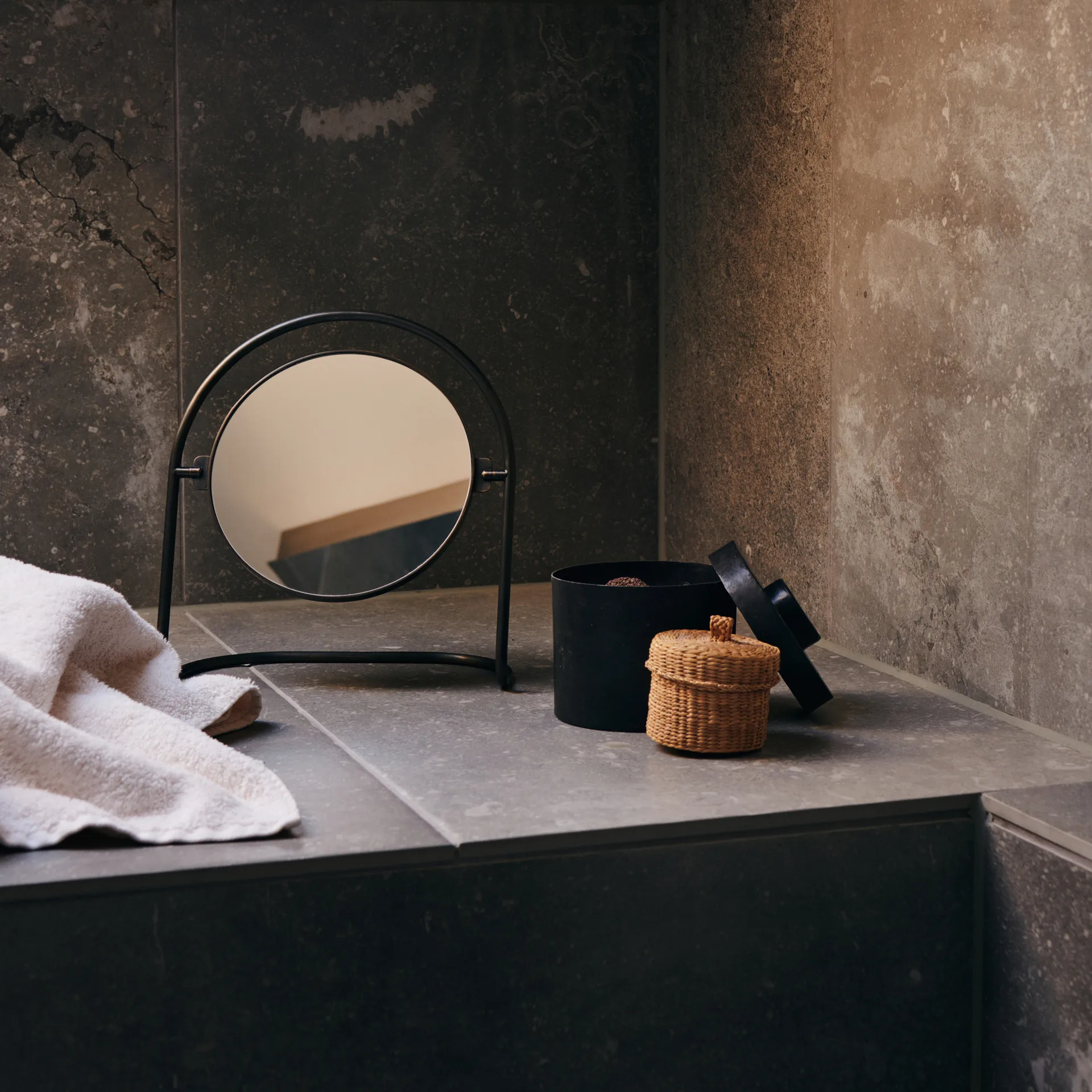 Miroir de table Nimbus 25 cm, Laiton bronzé Audo Copenhagen