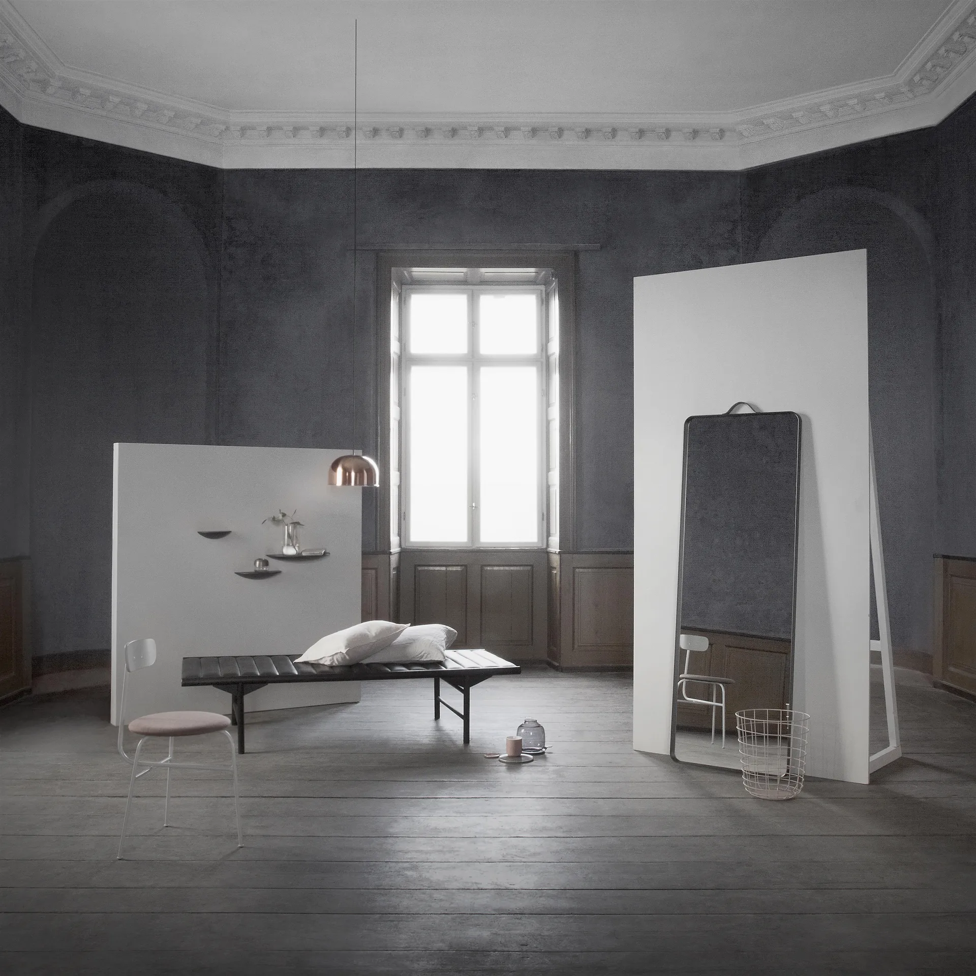 Miroir sur pied Norm, noir Audo Copenhagen