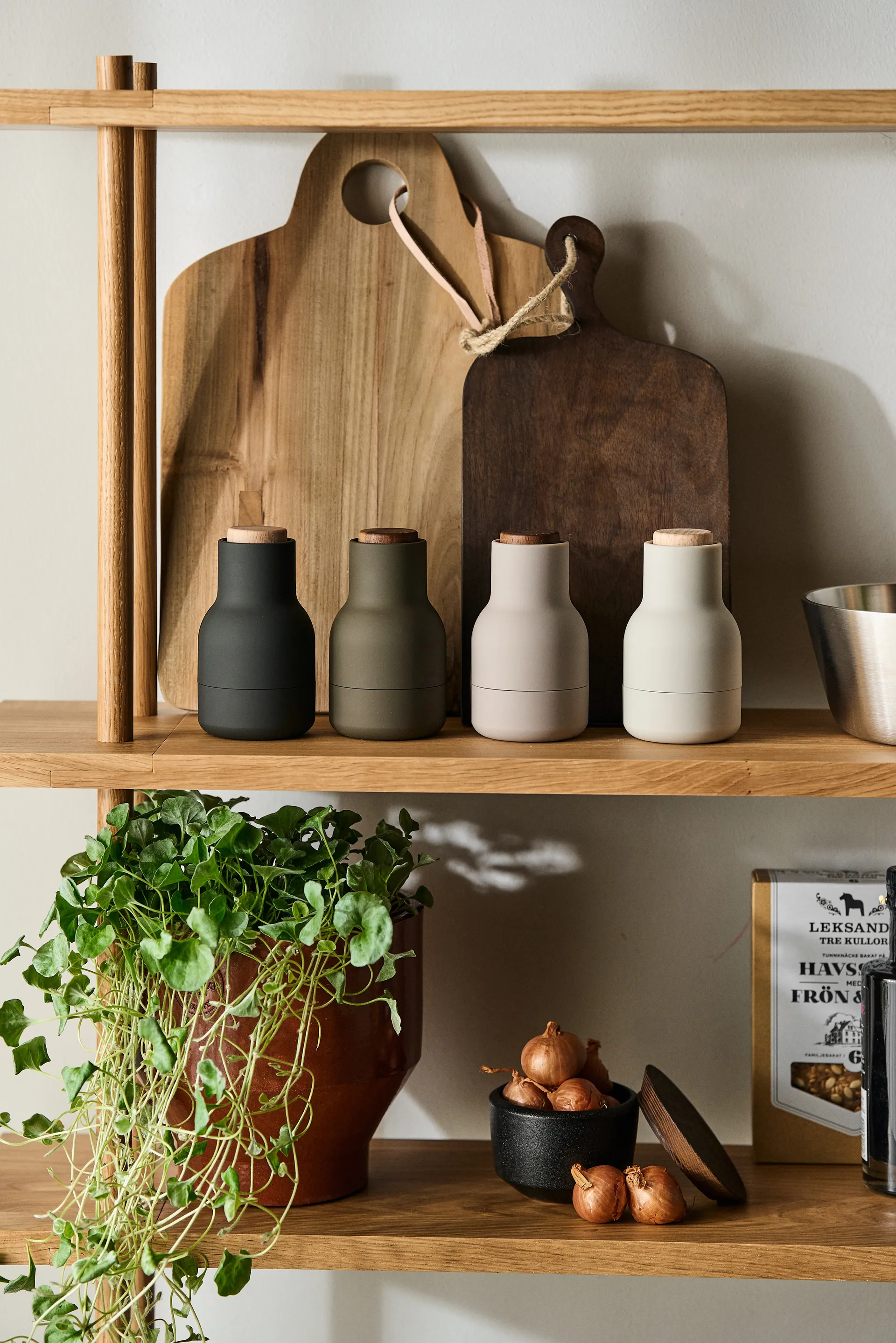 Moulin à épices Bottle Grinder Small, lot de 2, Ash-carbon-hêtre Audo Copenhagen