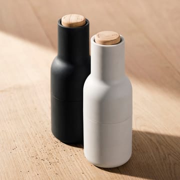Moulin à poivre et à sel Bottle Grinder lot de 2 - Ash-carbon (couvercle en hêtre) - Audo Copenhagen