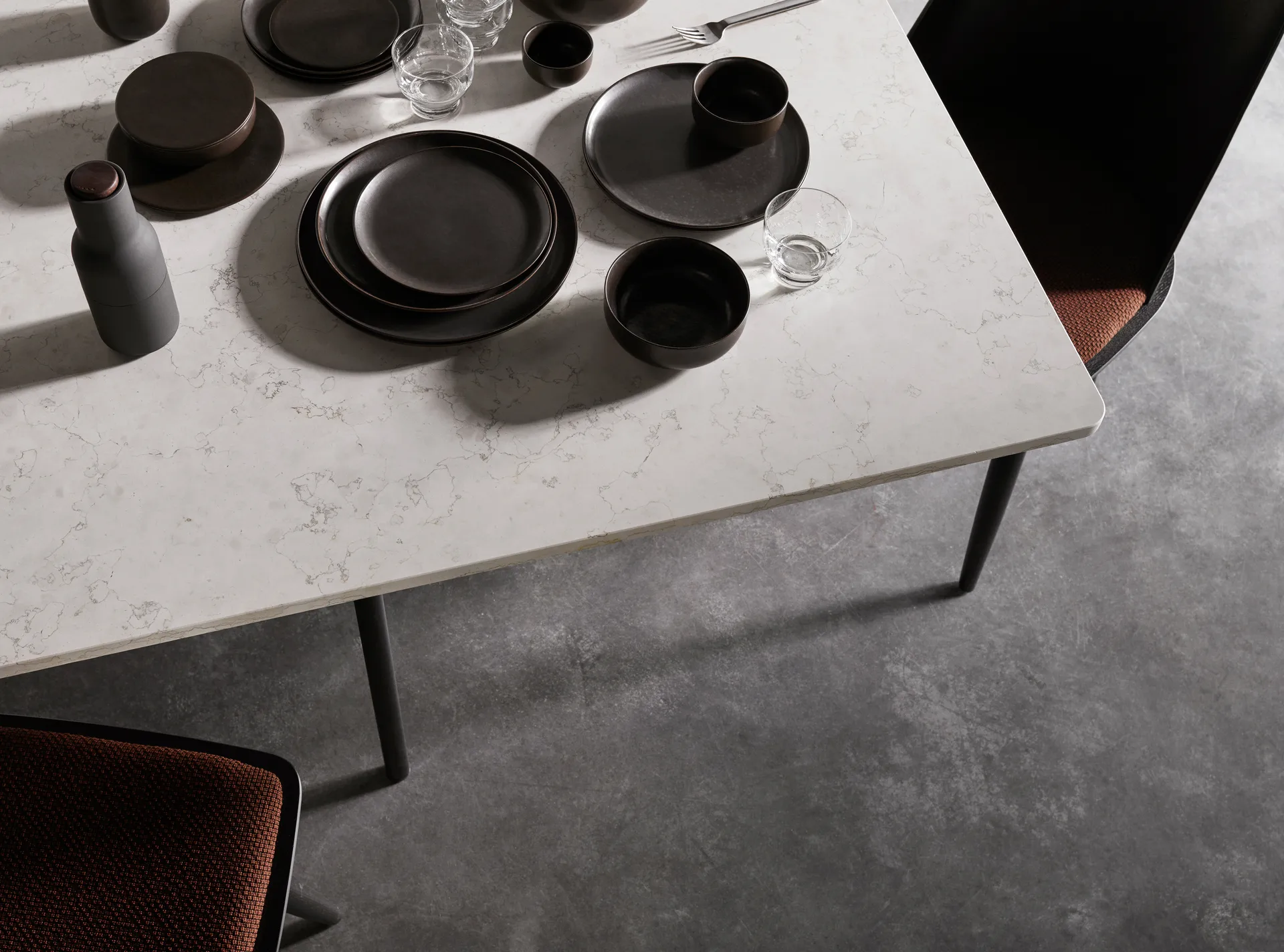 Moulin à poivre et à sel Bottle Grinder lot de 2, Ash-carbon (couvercle en noyer) Audo Copenhagen