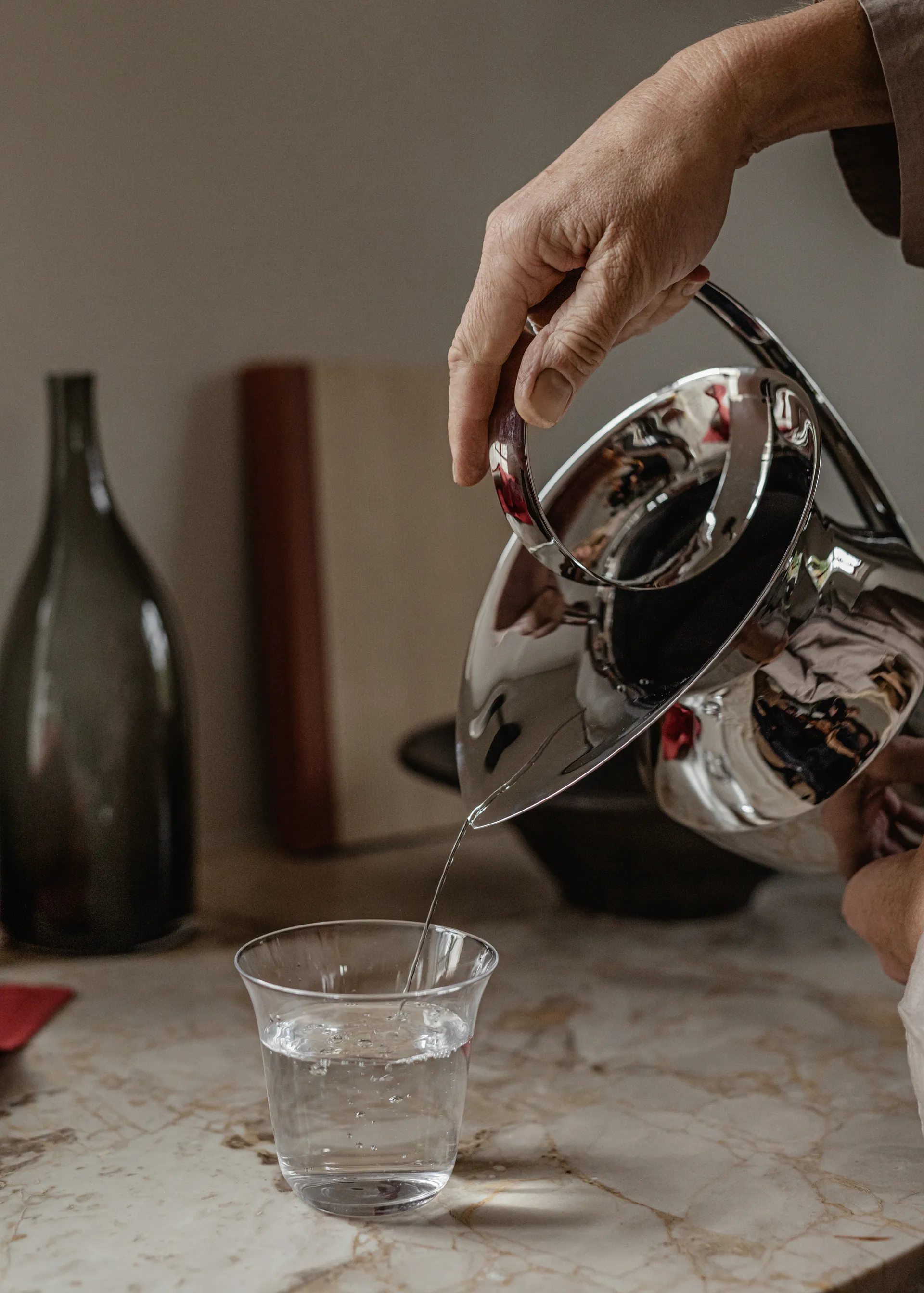 Pichet Etruscan 33 cm, Acier inoxydable Audo Copenhagen