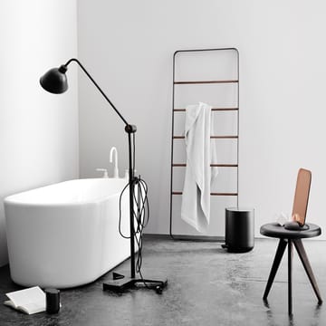 Porte-serviette Towel - noir, fermeture en frêne foncé, cuir - Audo Copenhagen