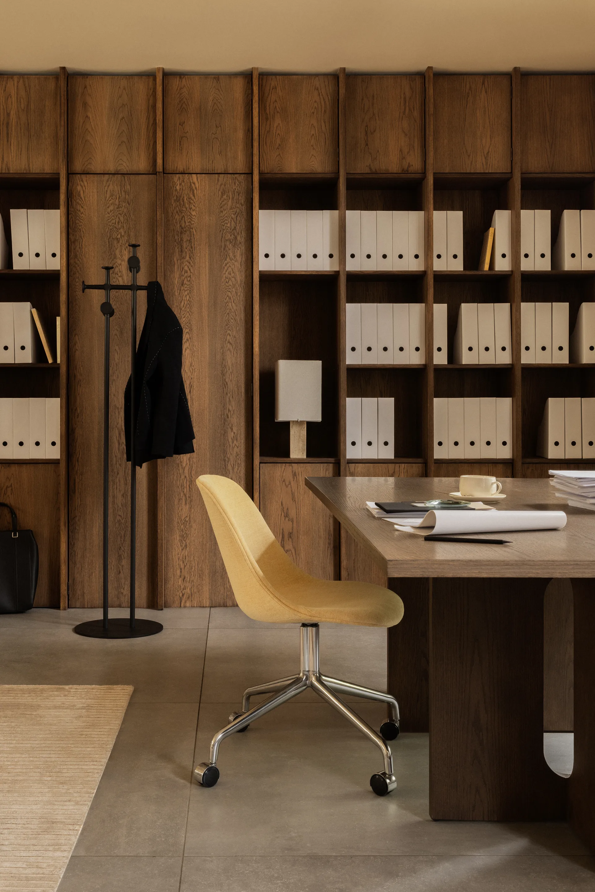 Portemanteau sur pied Afteroom, Noir Audo Copenhagen