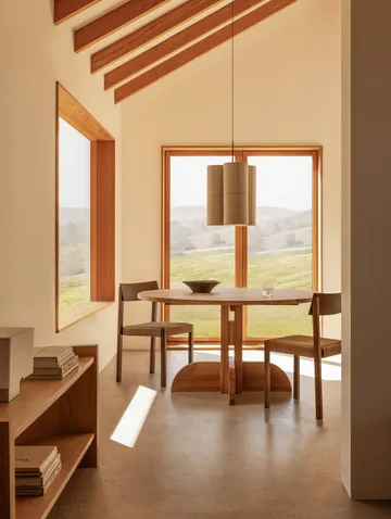 Puffin Dining Table chêne massif naturel - Chêne naturel, Ø140 cm - Audo Copenhagen