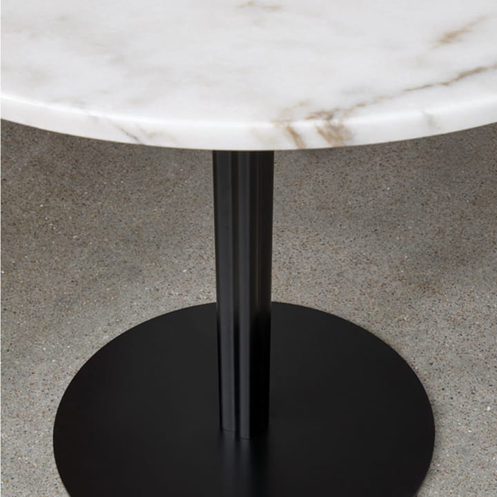 Table à manger Harbour Column, marble offwhite, ø80 cm, structure noire Audo Copenhagen