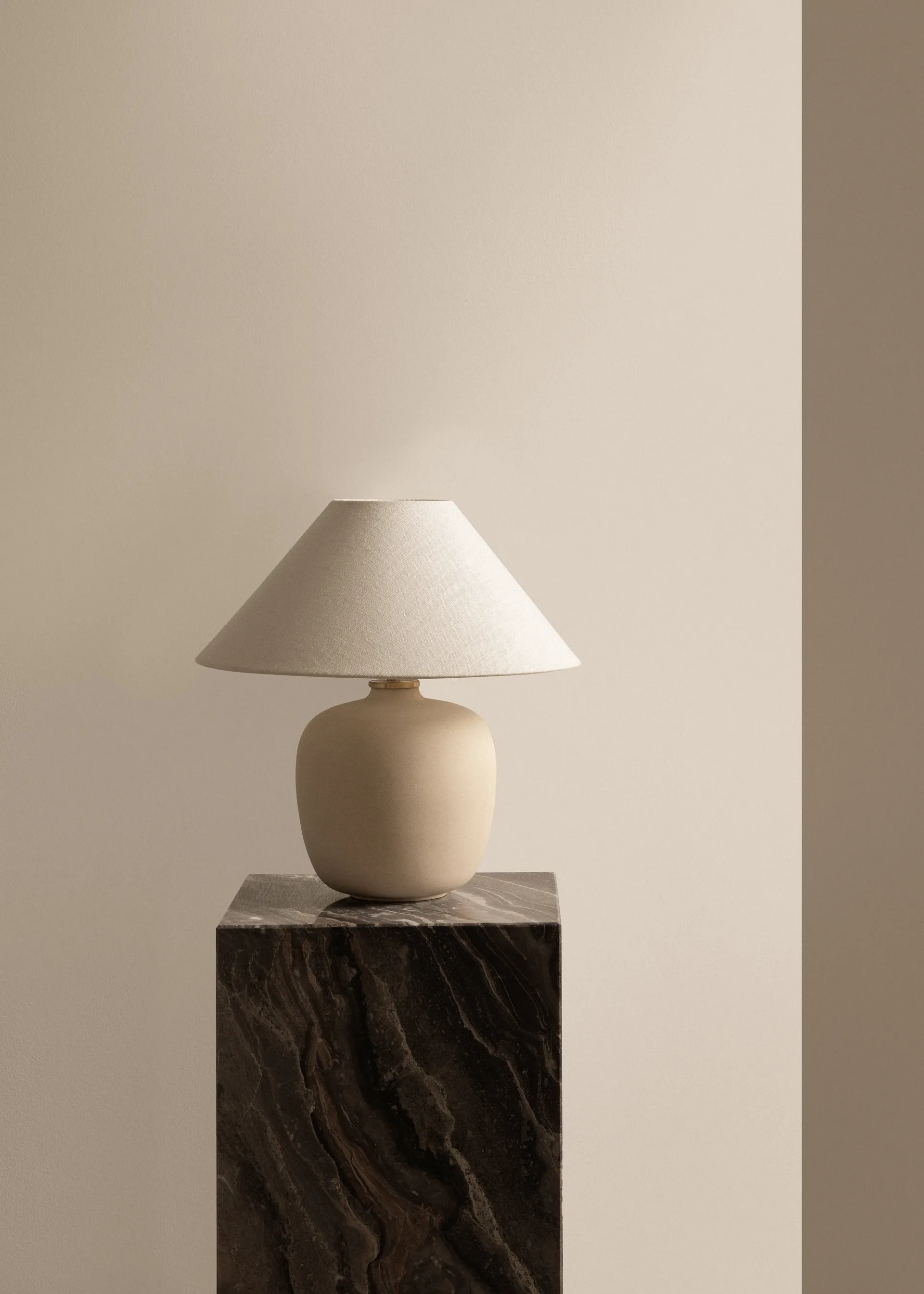 Table basse Plinth, Grey galaxy, cube Audo Copenhagen