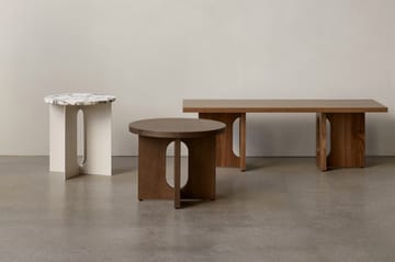 Table d’appoint Androgyne Ø50 cm chêne teinté foncé - Plateau de table en chêne teinté foncé - Audo Copenhagen