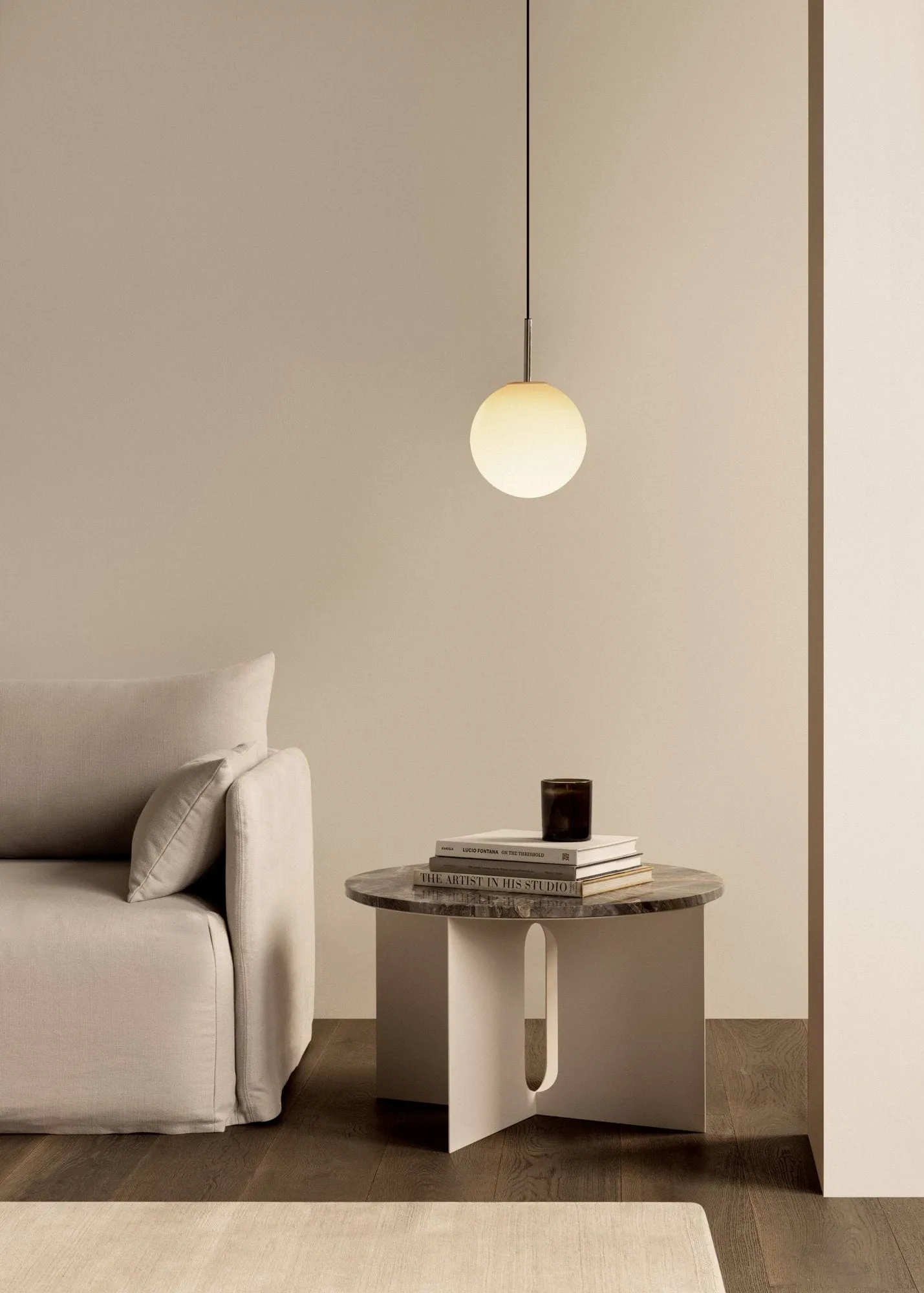 Table d'appoint Androgyne, Calacatta Viola marbre-acier noir, Ø65 cm Audo Copenhagen