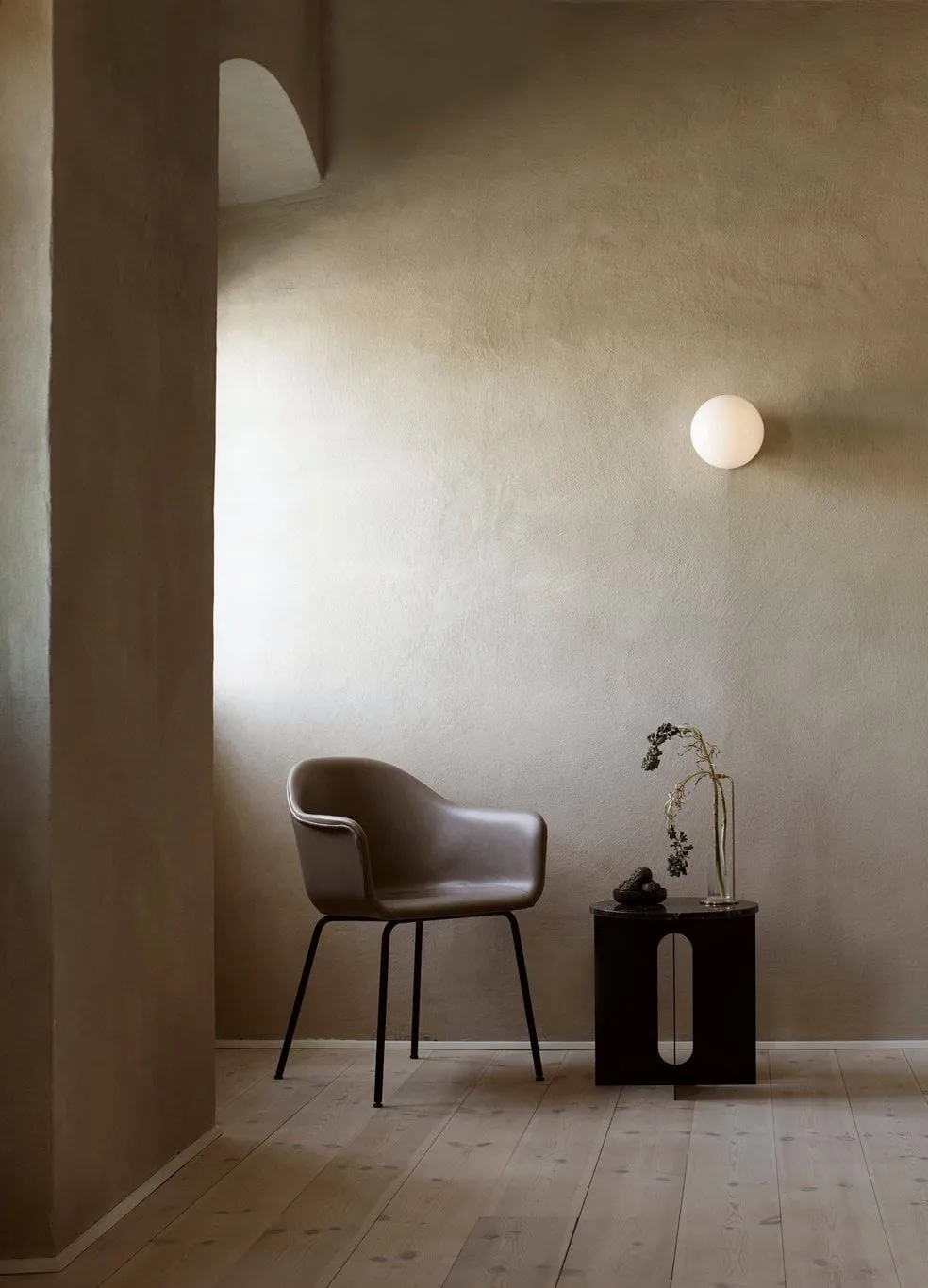 Table d'appoint Androgyne, Marbre Emperador-ivory acier, Ø42 cm Audo Copenhagen