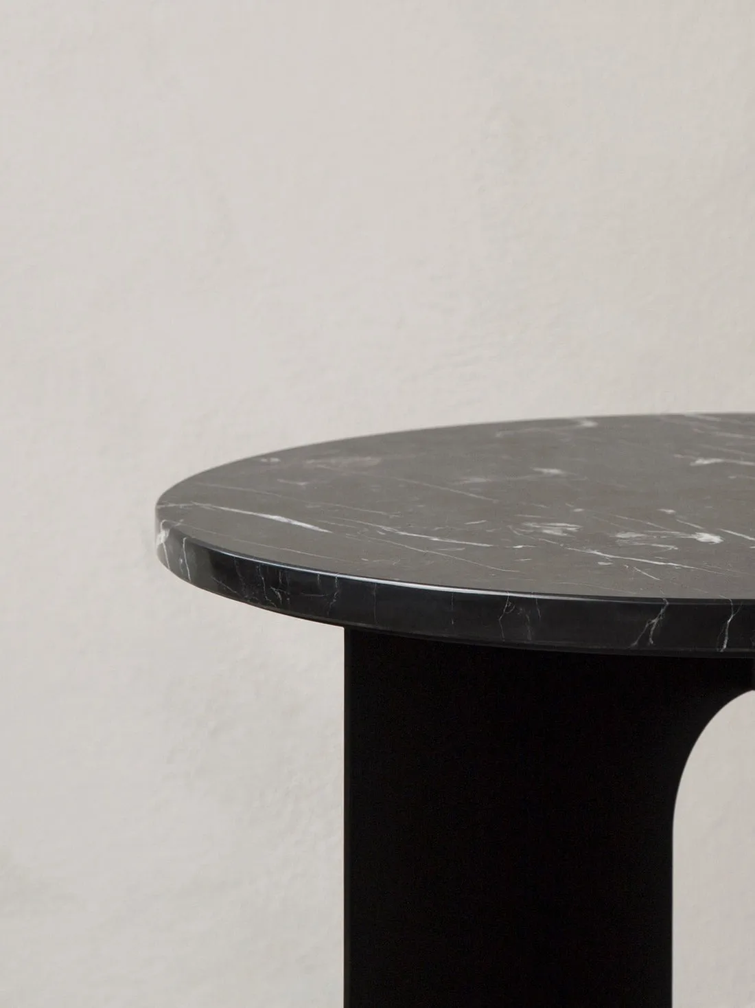 Table d'appoint Androgyne, plateau de table, Nero Marquina, Ø65 cm Audo Copenhagen