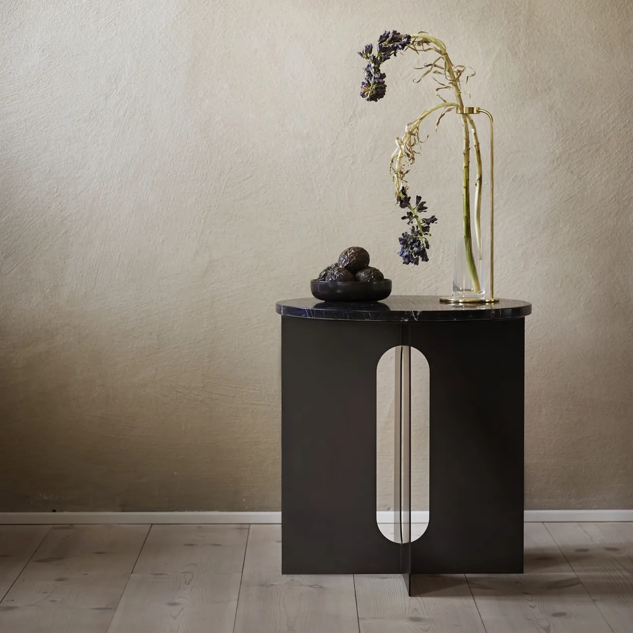 Table d'appoint Androgyne, plateau de table, Noir, Ø42 cm Audo Copenhagen