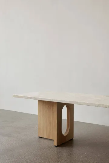Table de salon Androgyne - sable/kunis breccia, structure en chêne - Audo Copenhagen