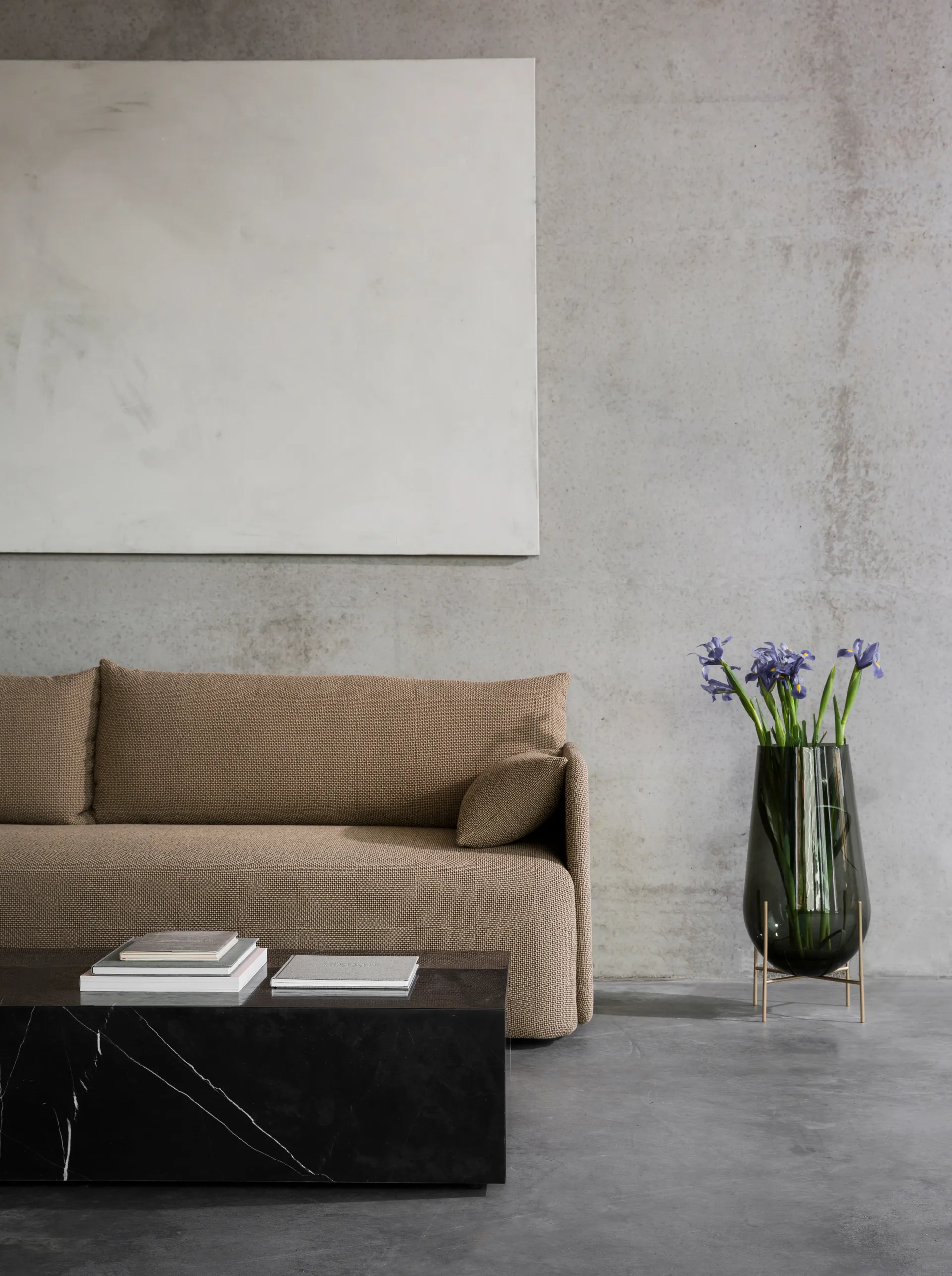 Vase Échasse, verre couleur fumée Audo Copenhagen