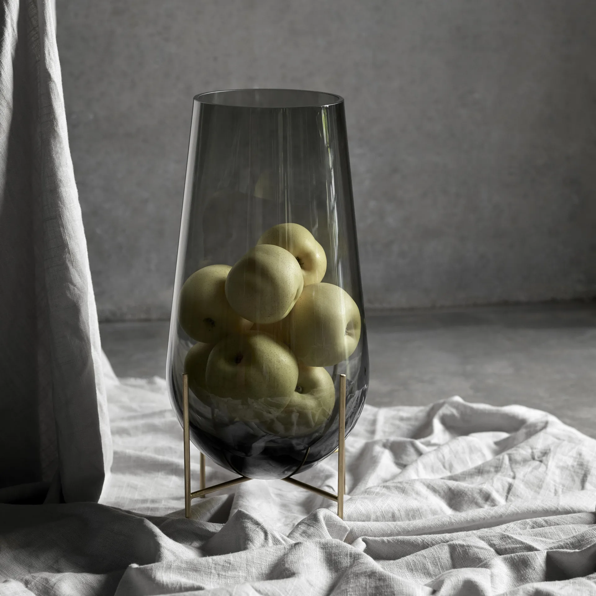 Vase moyen Échasse, verre fumé Audo Copenhagen