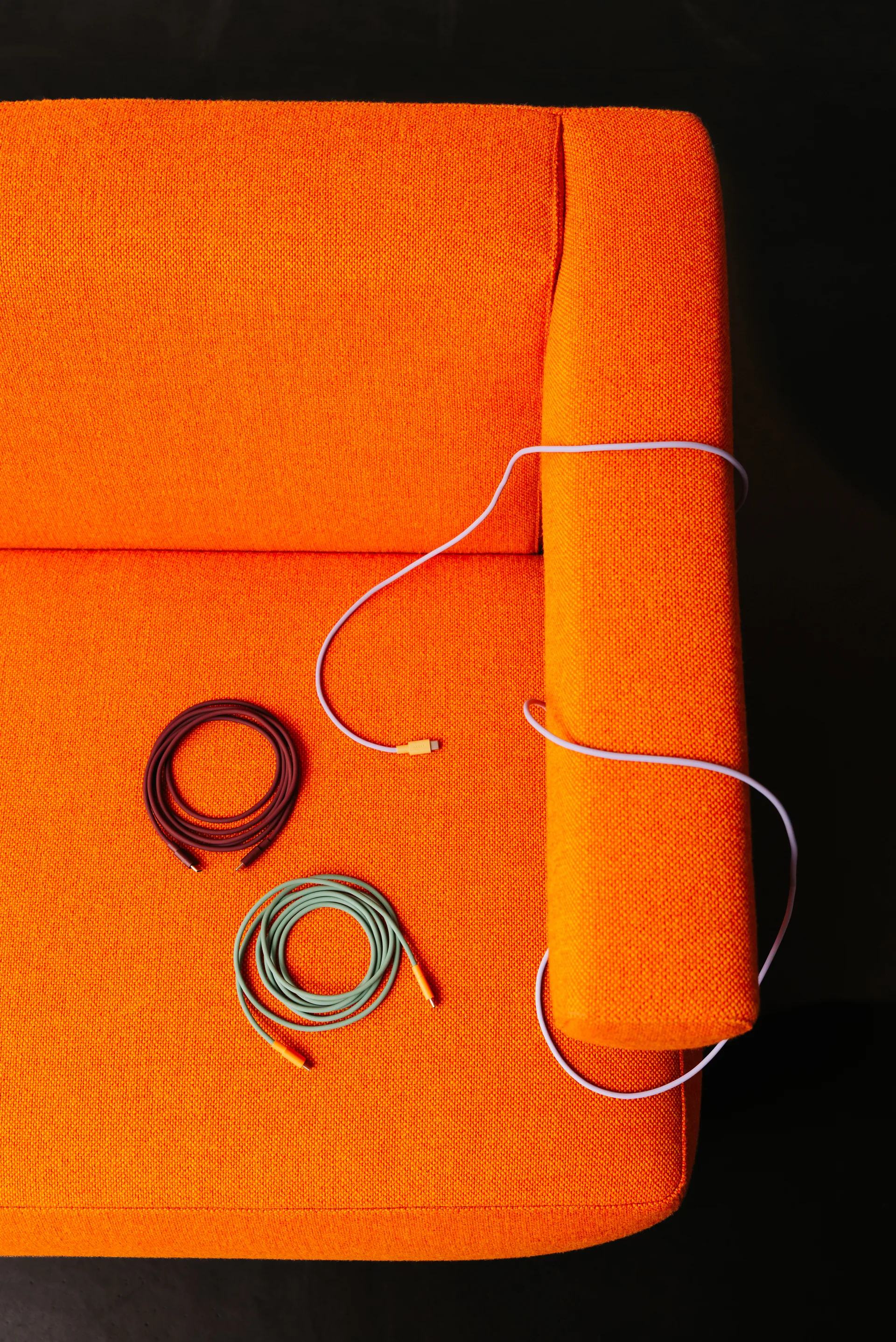 AVOLT x Bauhaus-Archiv Cable 1 USB C vers USB C, Mulberry Red Avolt