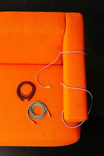 AVOLT x Bauhaus-Archiv Cable 1 USB C vers USB C - Mulberry Red - Avolt