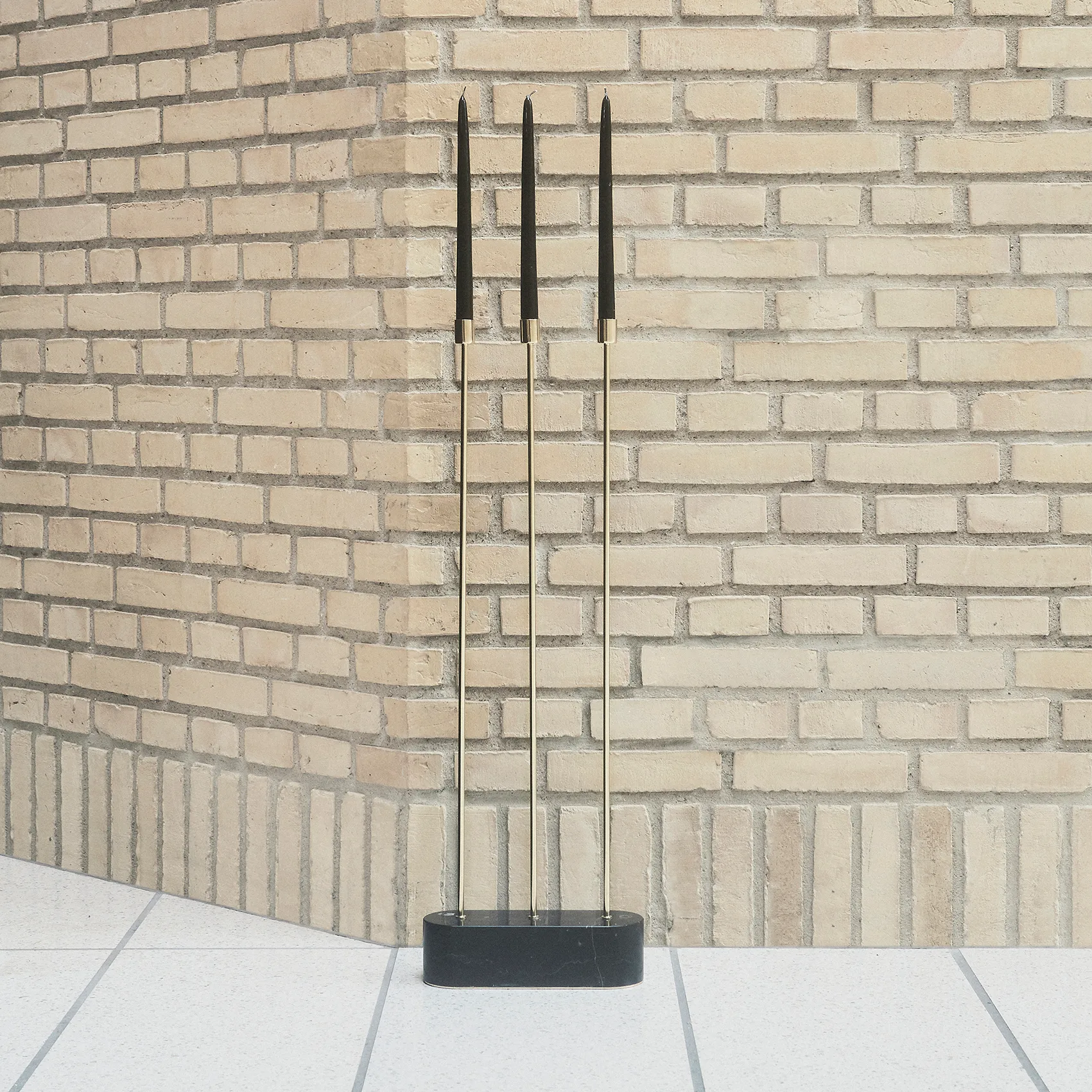 Bougeoir de sol Grasil, Noir-doré AYTM