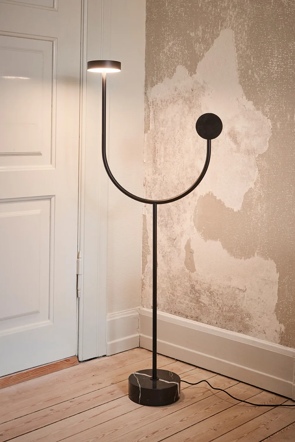 Lampadaire GRASIL 51,5x127,6 cm, Noir/Noir AYTM