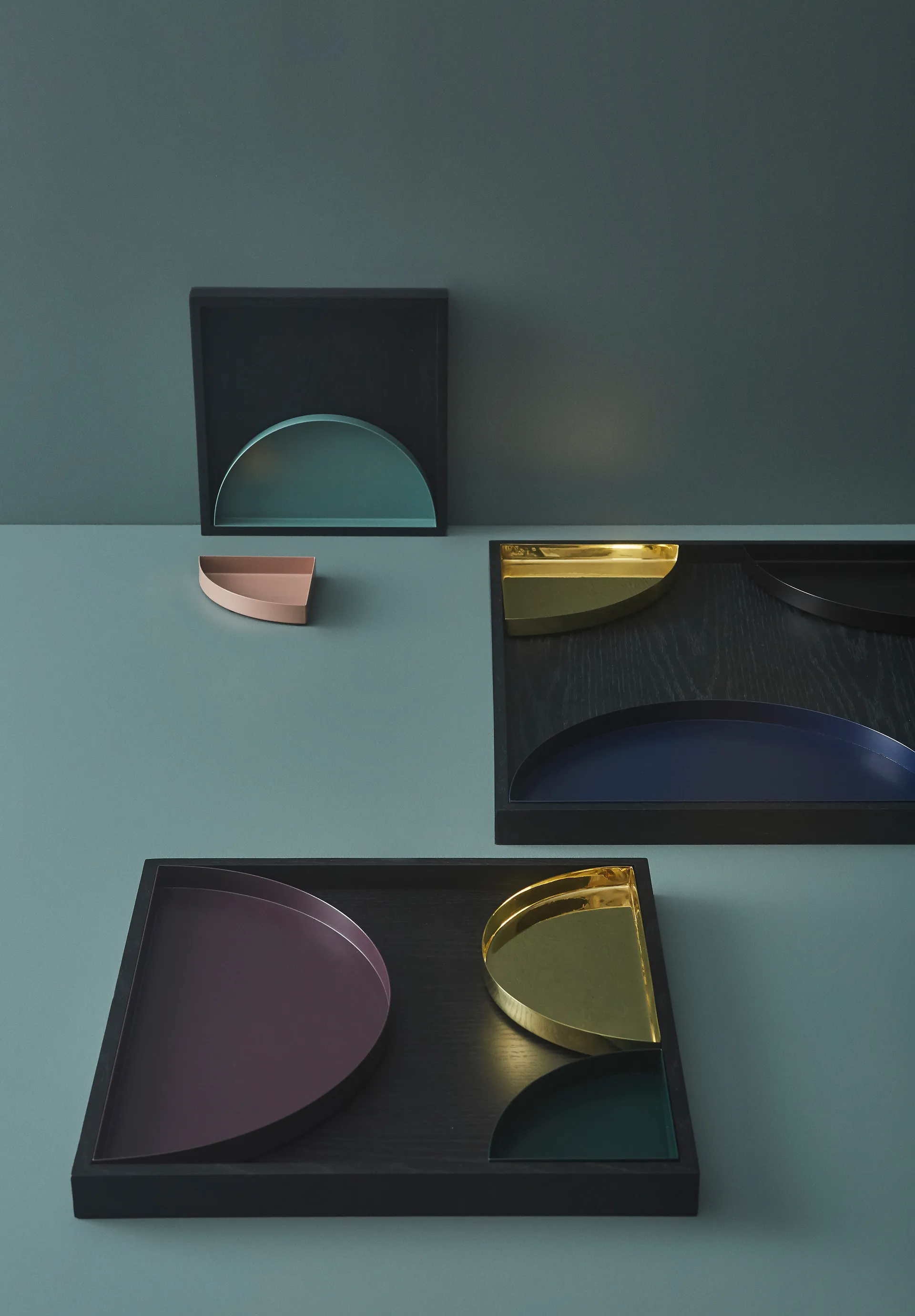 Plateau Unity square frêne noirci, Small AYTM