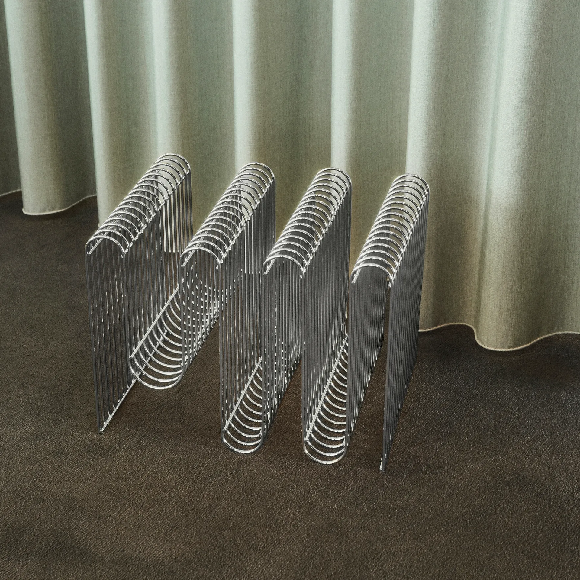 Porte-revues Curva, argent AYTM