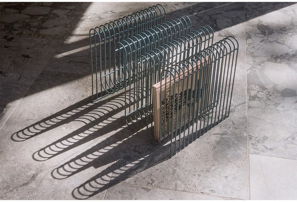 Porte-revues Curva, Dusty blue AYTM