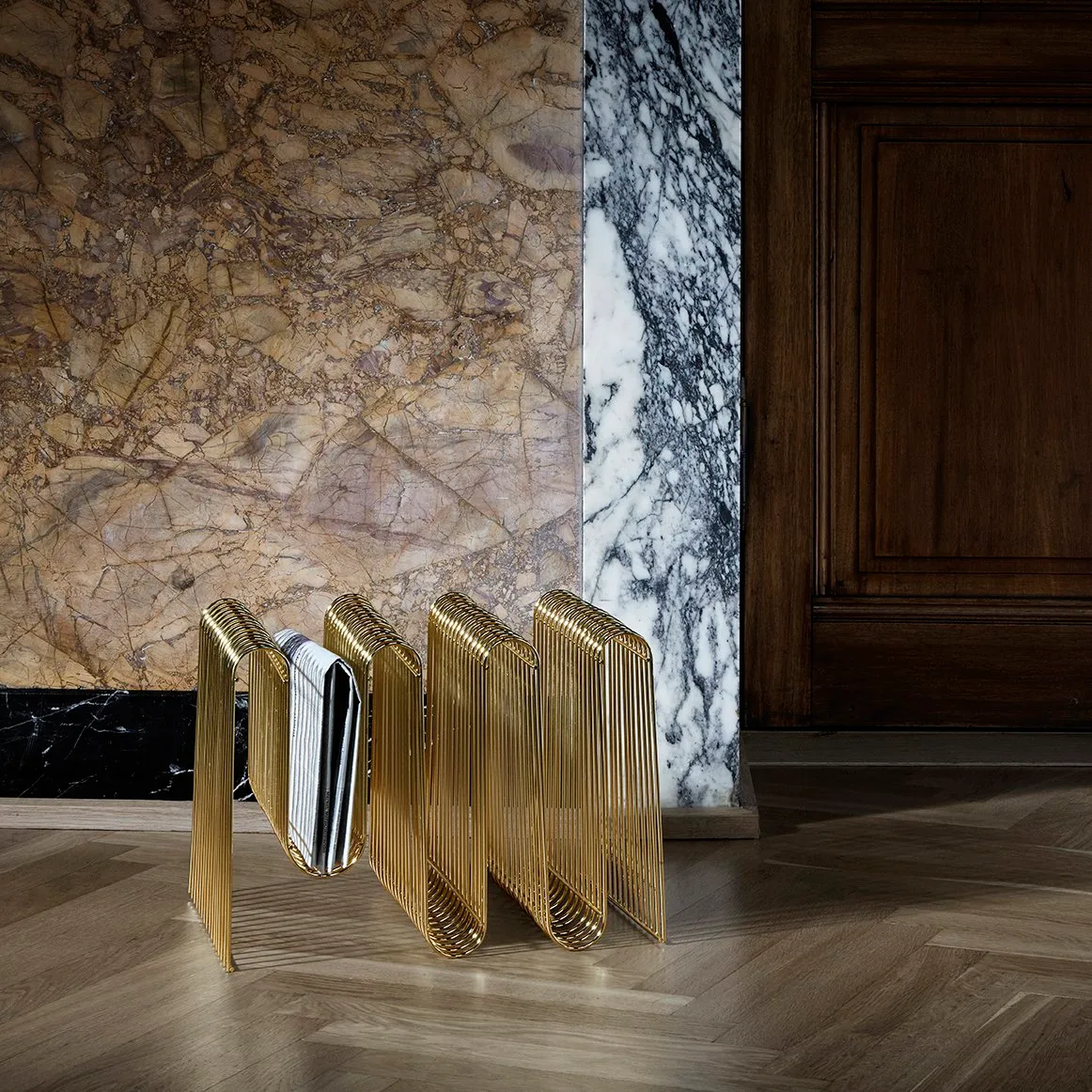 Porte-revues Curva, laiton AYTM