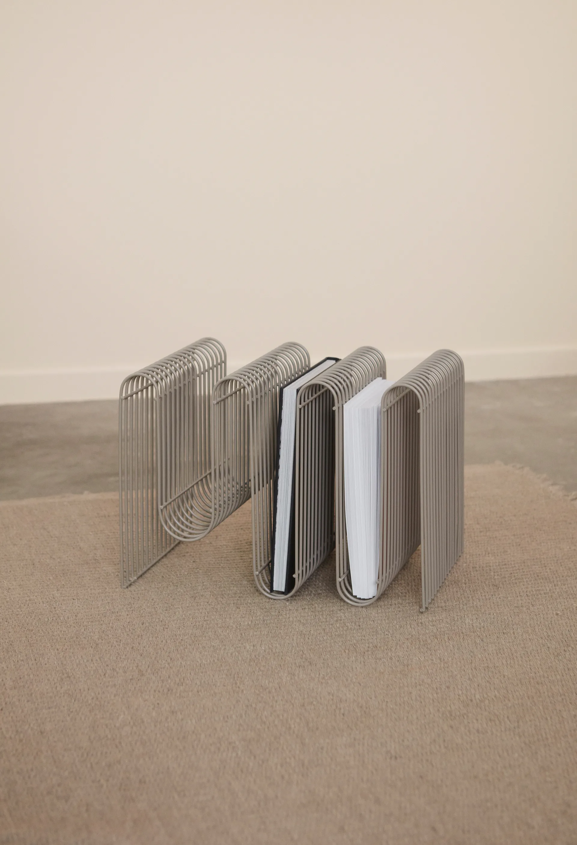 Porte-revues Curva, Taupe AYTM