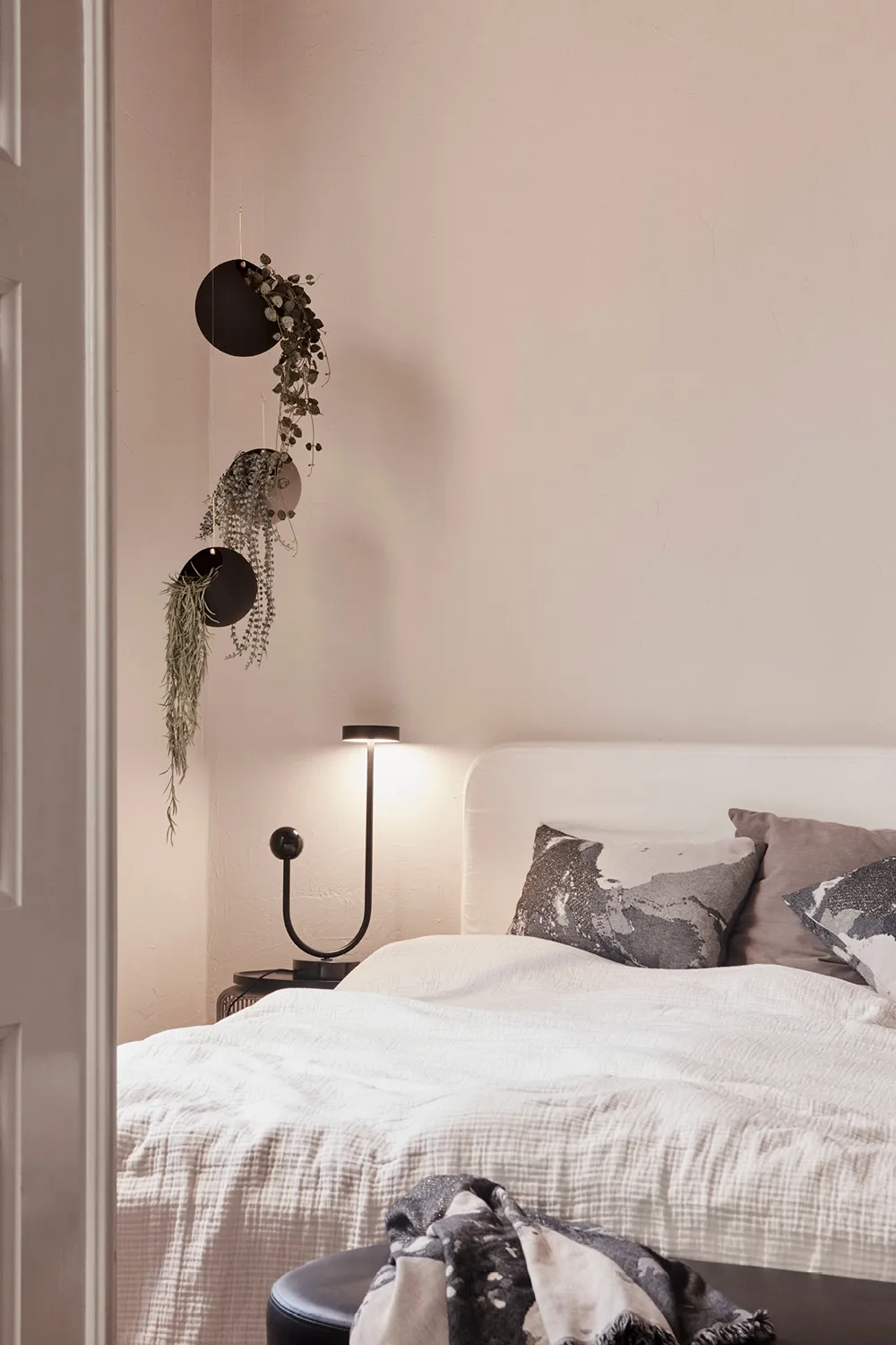 Pot suspendu GLOBE Ø17 cm h28 cm, Noir AYTM