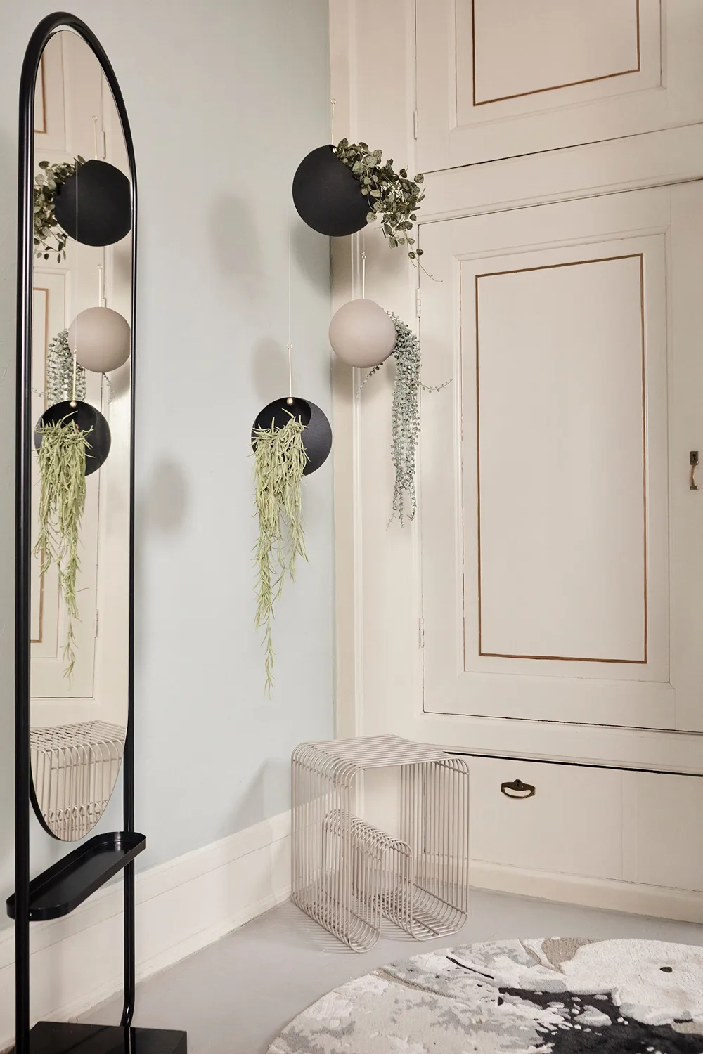 Pot suspendu GLOBE Ø17 cm h28 cm, Noir AYTM