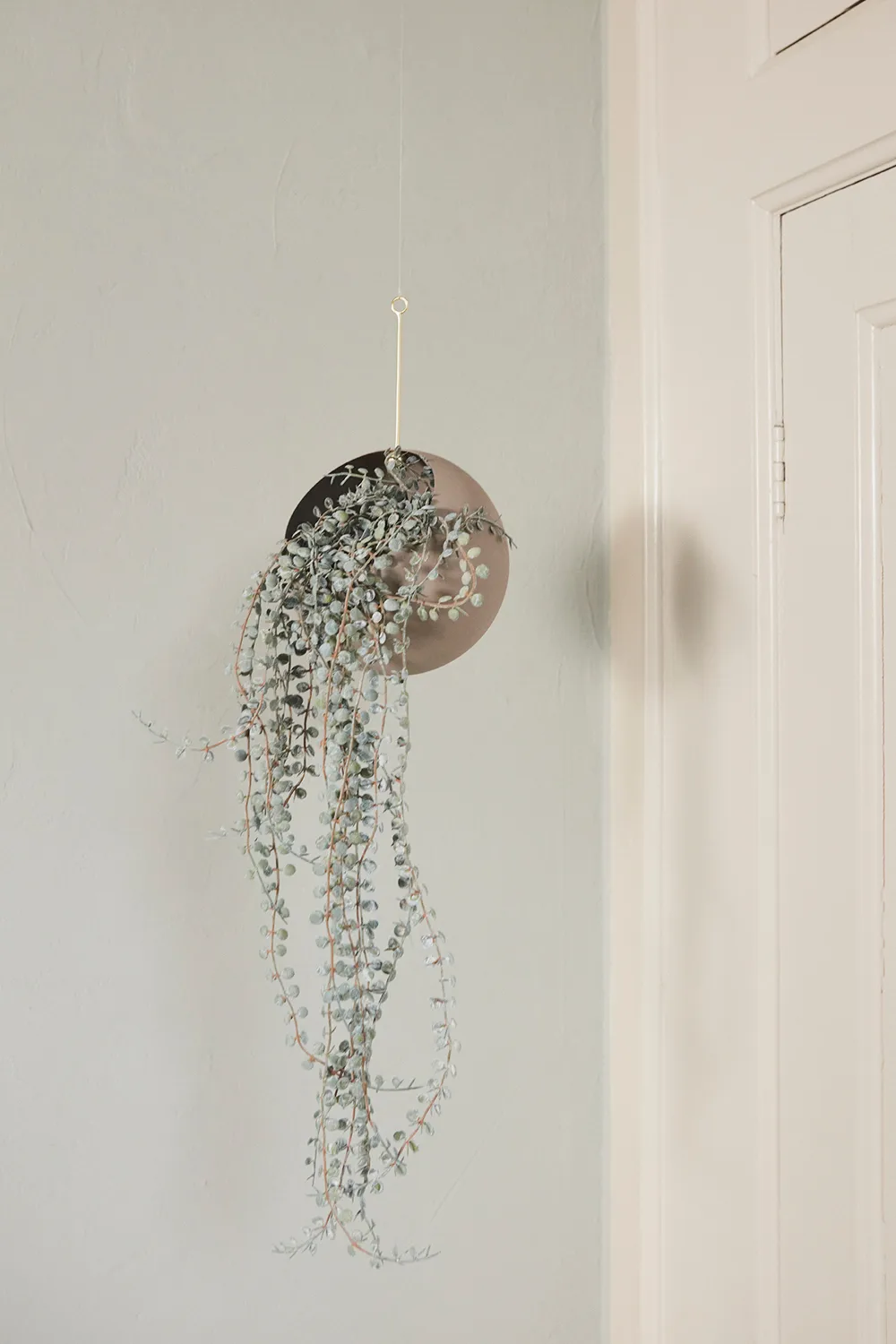 Pot suspendu GLOBE Ø21 cm h32 cm, Taupe AYTM