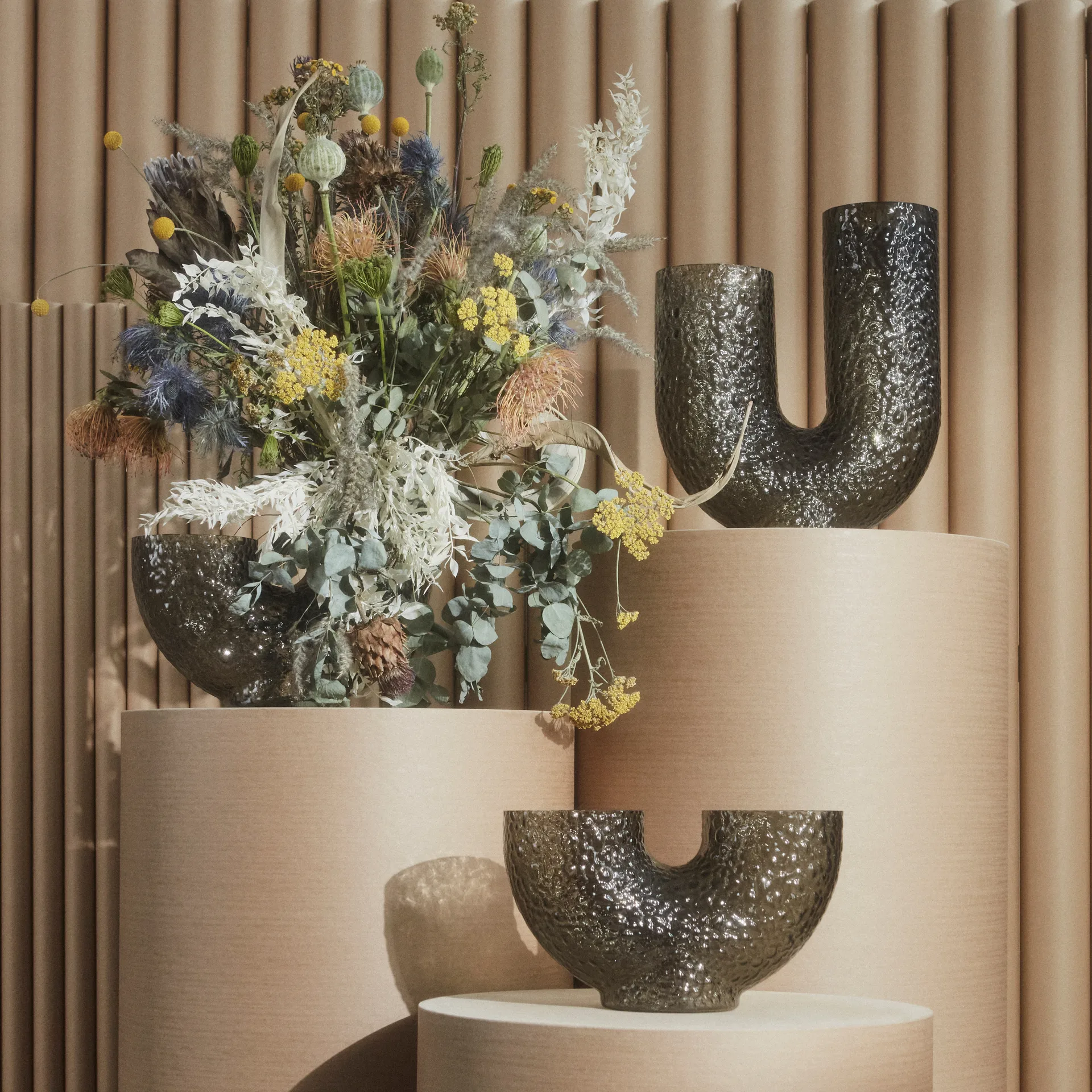 Vase Arura bas, Noir AYTM