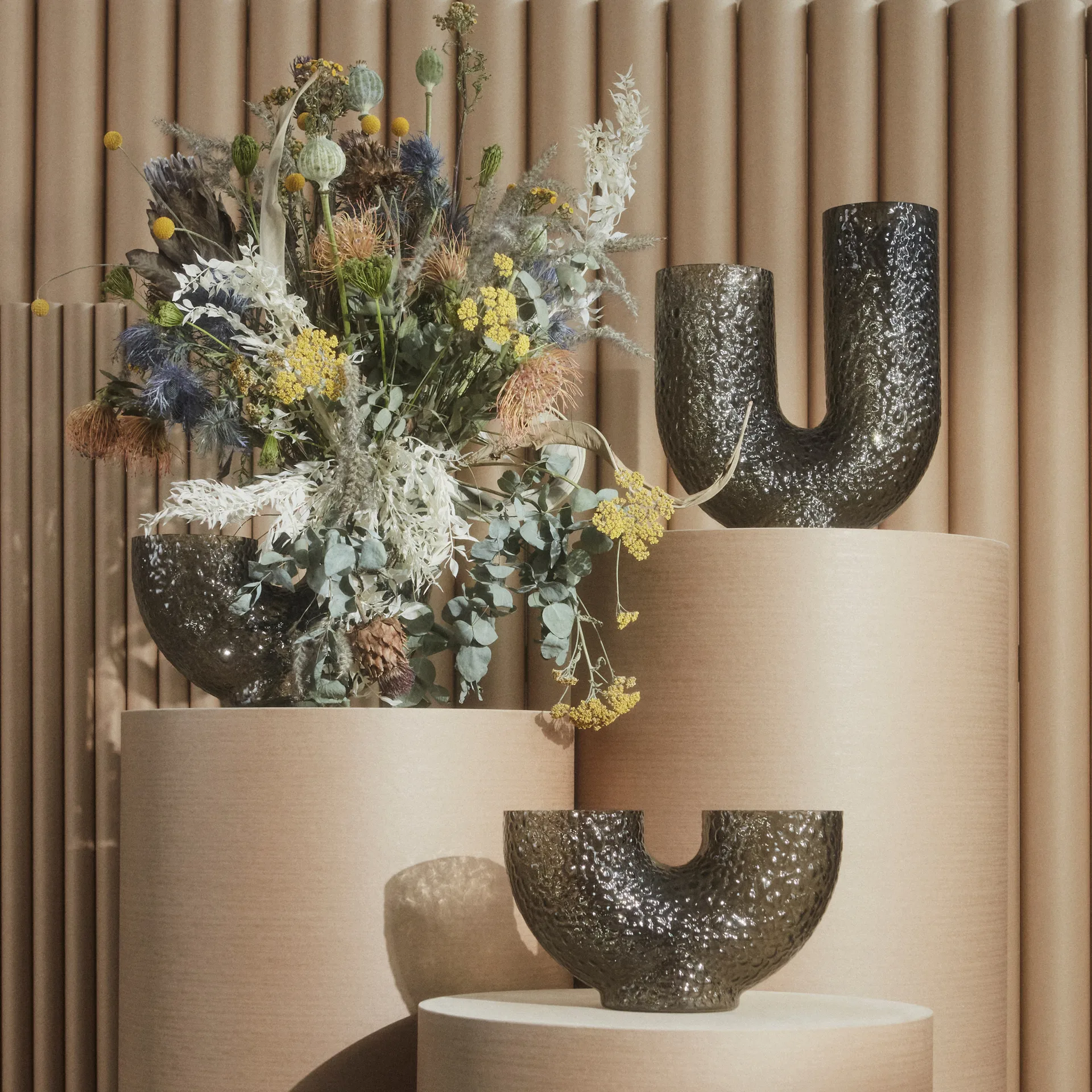 Vase Arura haut, Noir AYTM