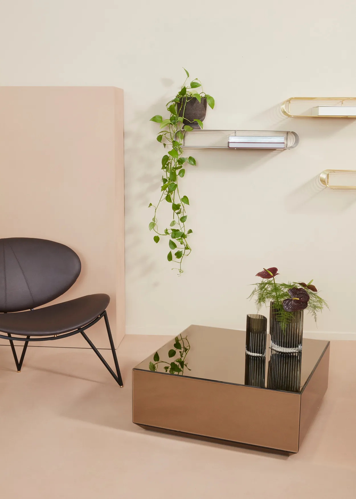 Vase Folium 20 cm, Noir AYTM