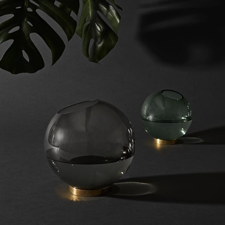 Vase Globe M, vert-laiton AYTM