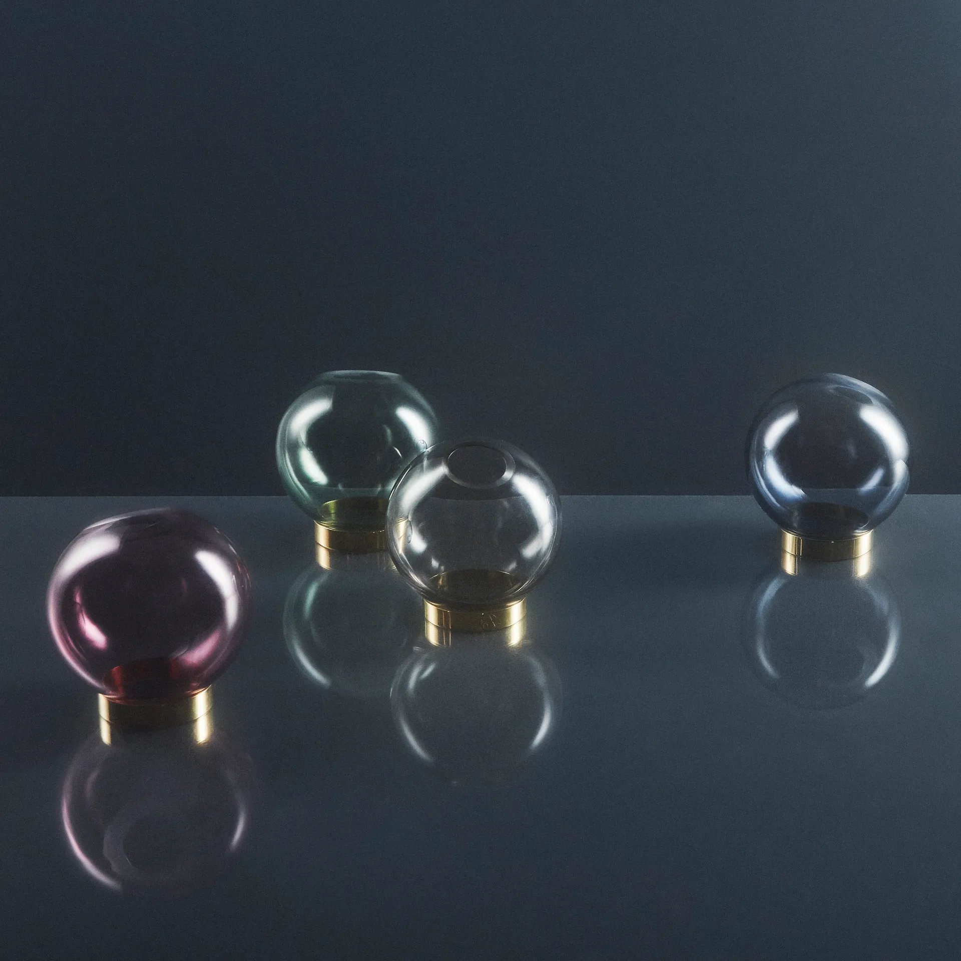 Vase Globe S, vert-laiton AYTM