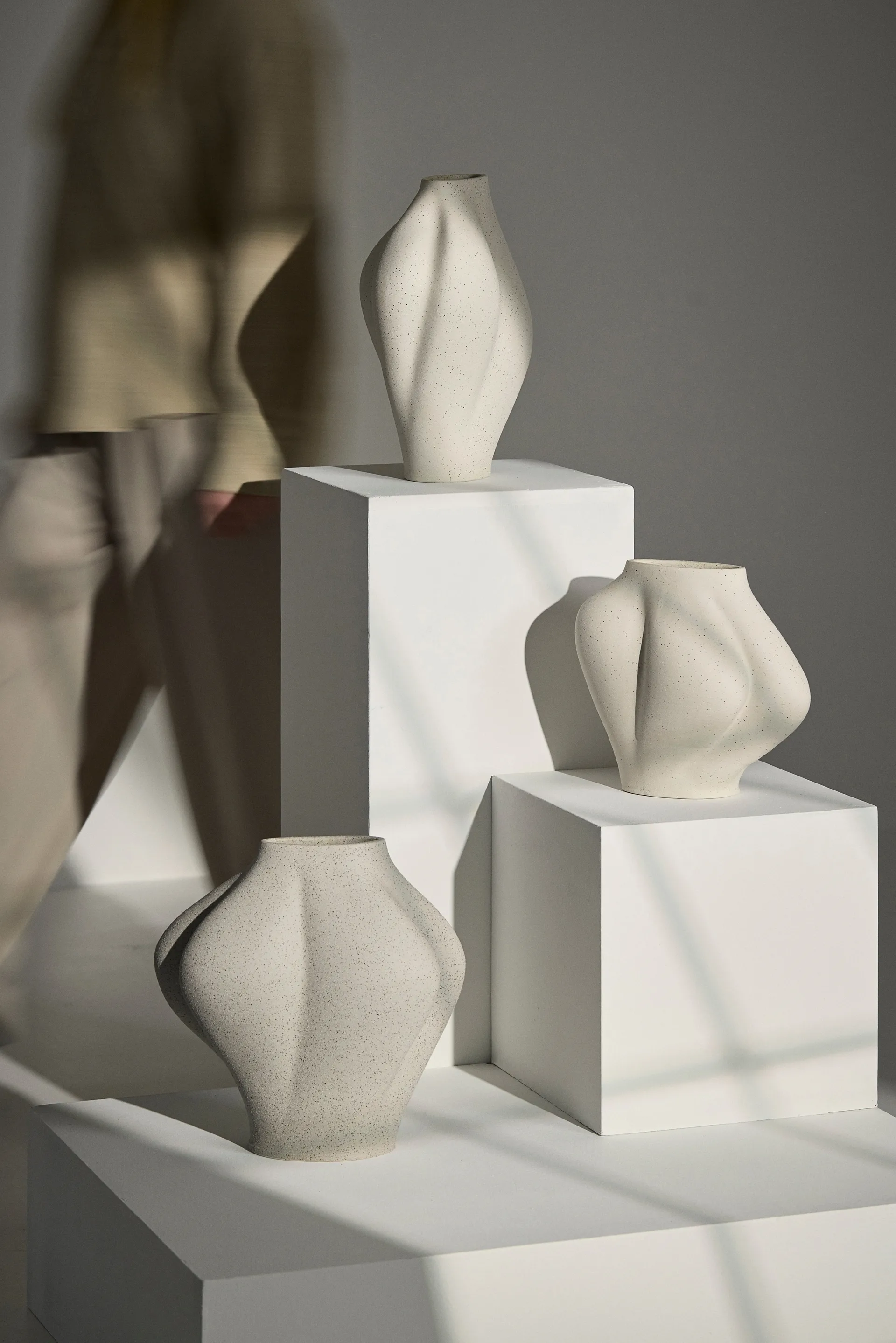 Vase Saltare, Taupe, Ø13,8x30 cm AYTM