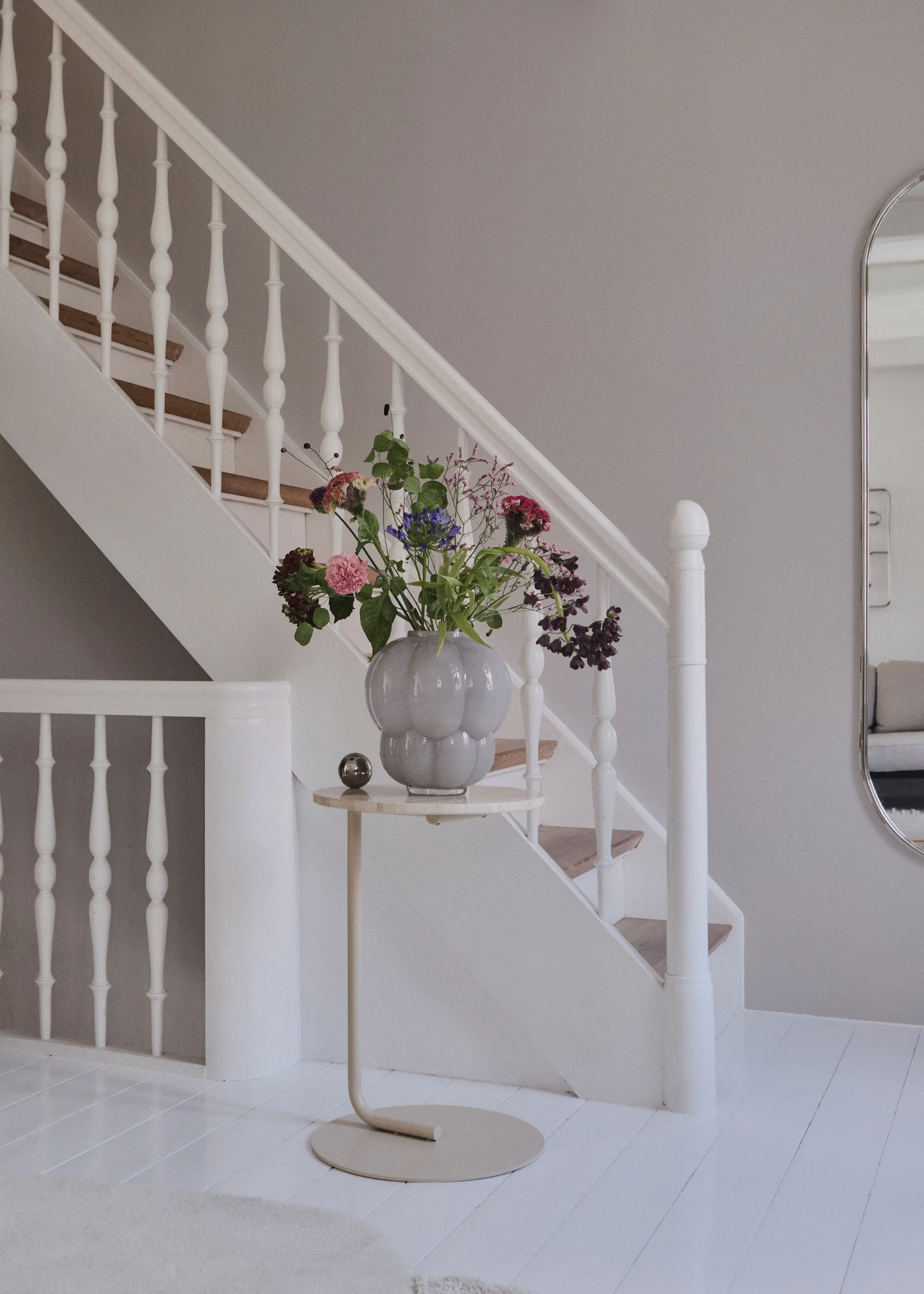 Vase Uva 35 cm, Gris Clair AYTM